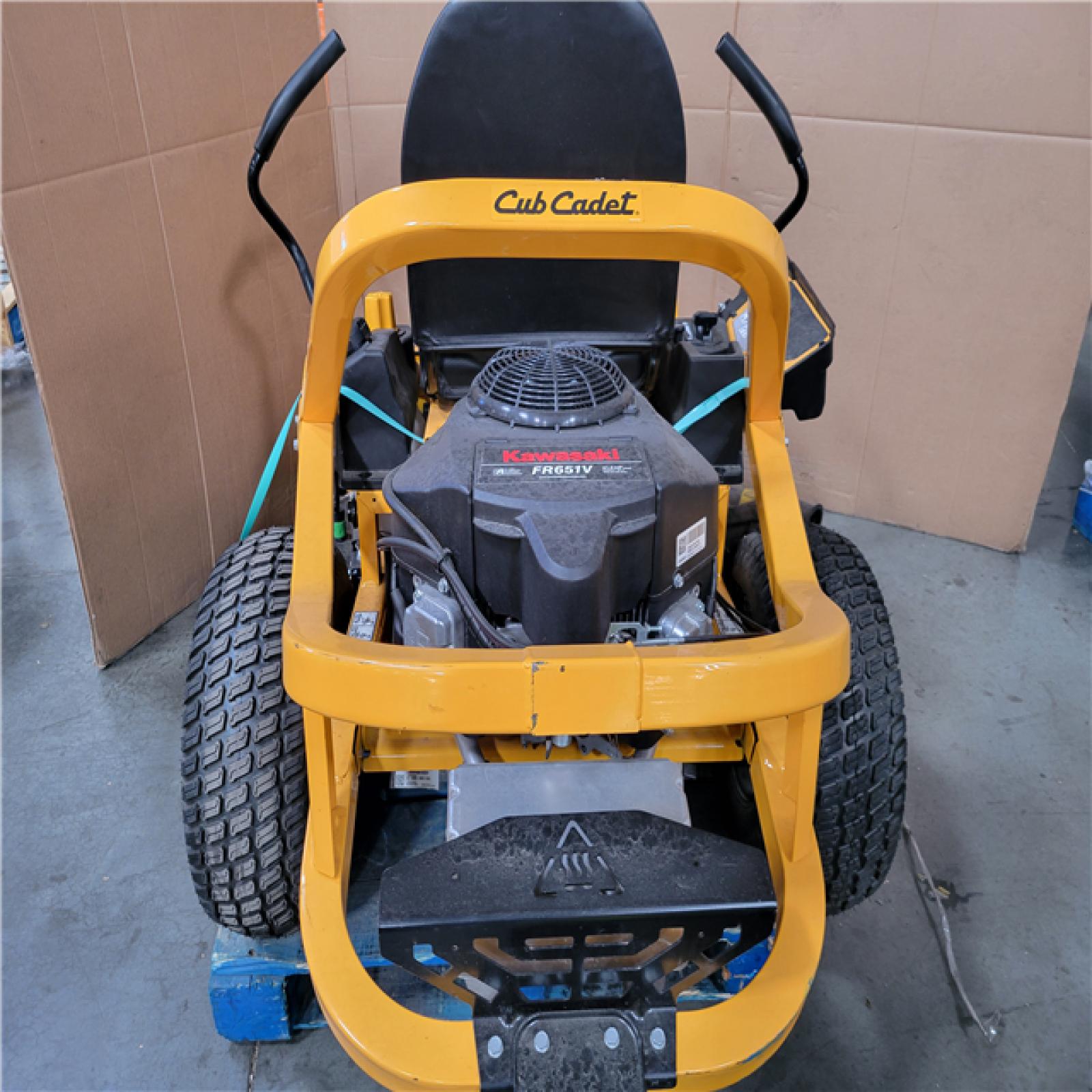 CALIFORNIA AS-IS CUB CADET ULTIMA ZT1 42 SIT DOWN RIDING LAWN MOWER