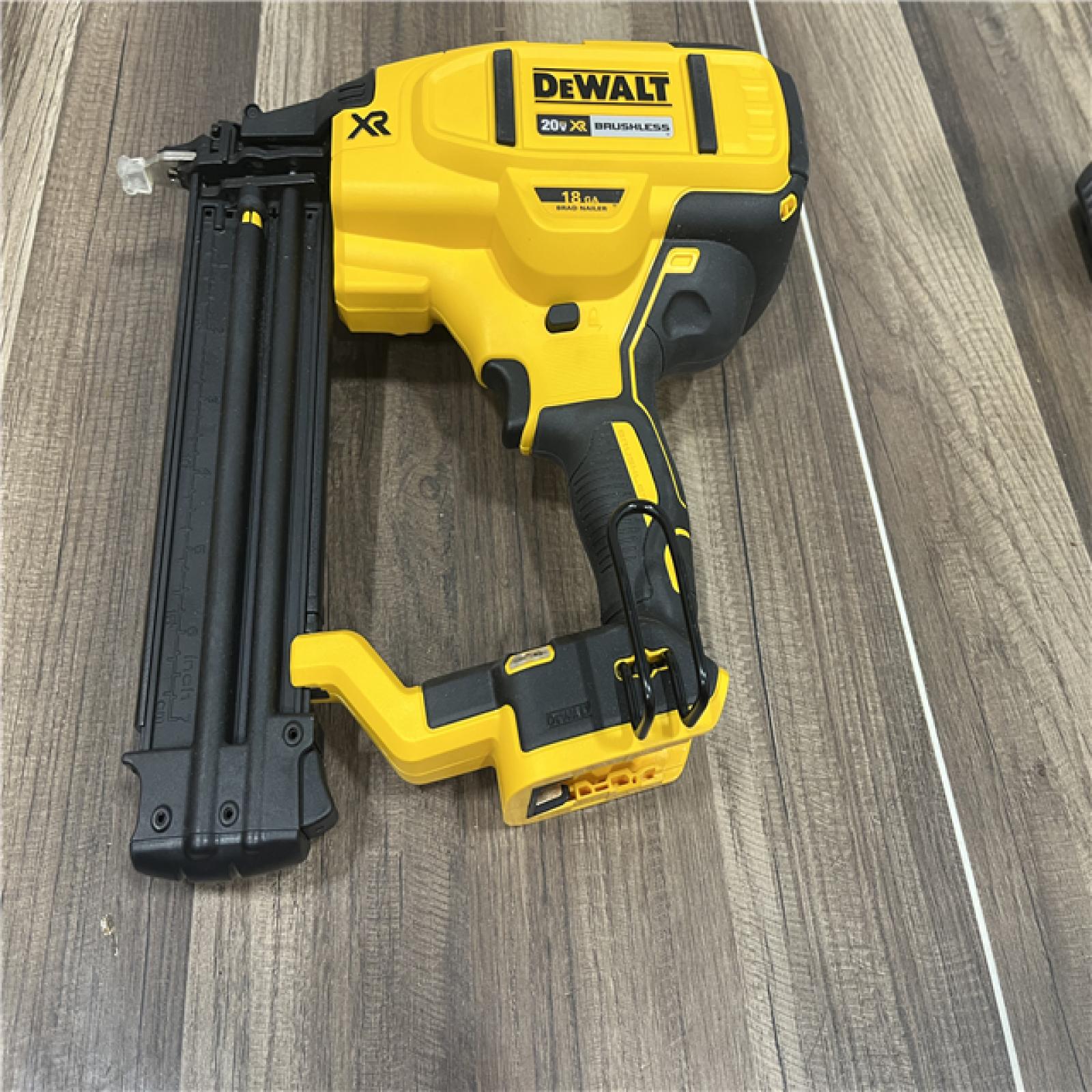 GOOD DEWALT 20V MAX XR 18 Gauge Brad Nailer Kit