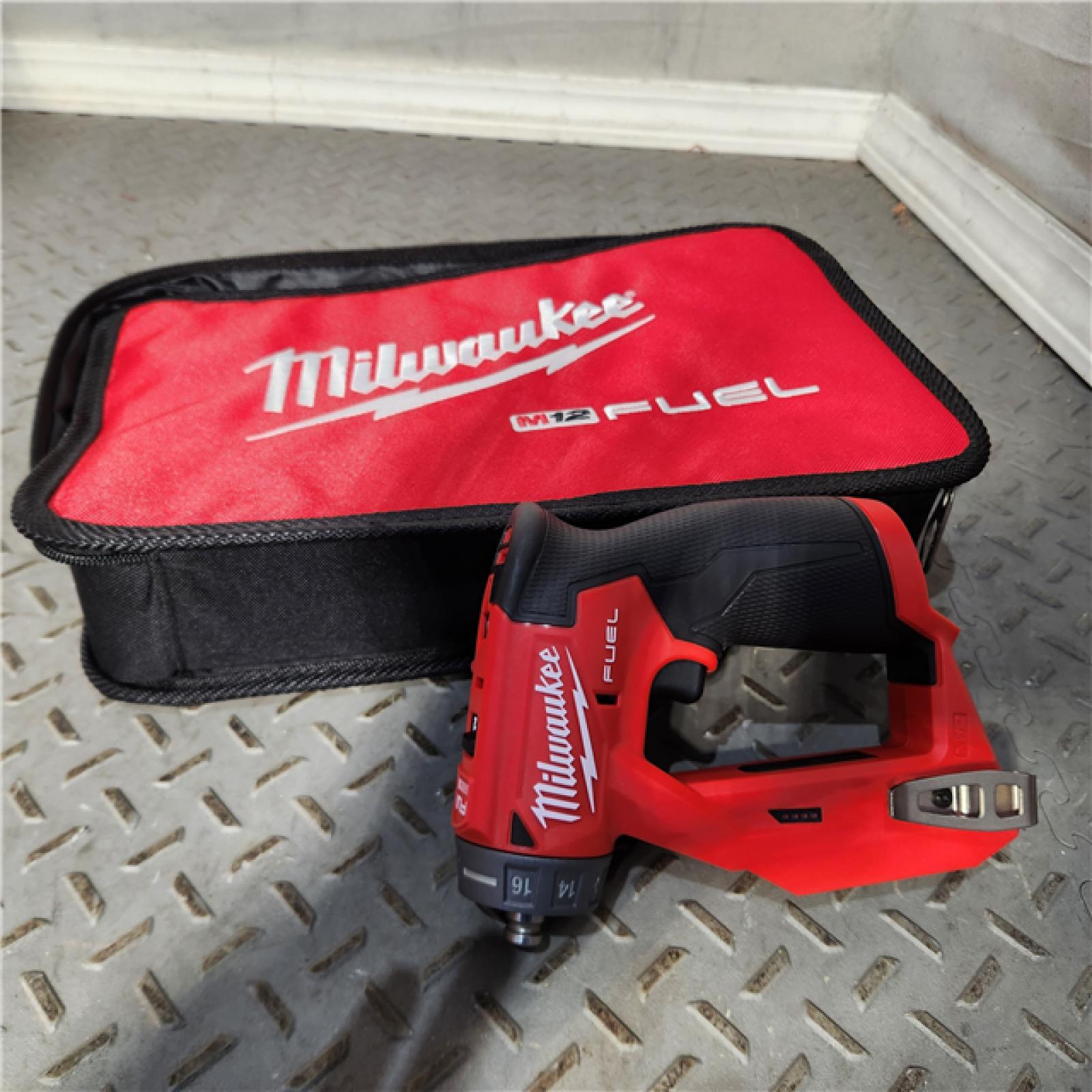 HOUSTON Location-AS-IS-Milwaukee 2505-20 M12 12V Fuel 4-in-1 Installation Drill/Driver Cordless Lithium-Ion APPEARS IN NEW! Condition