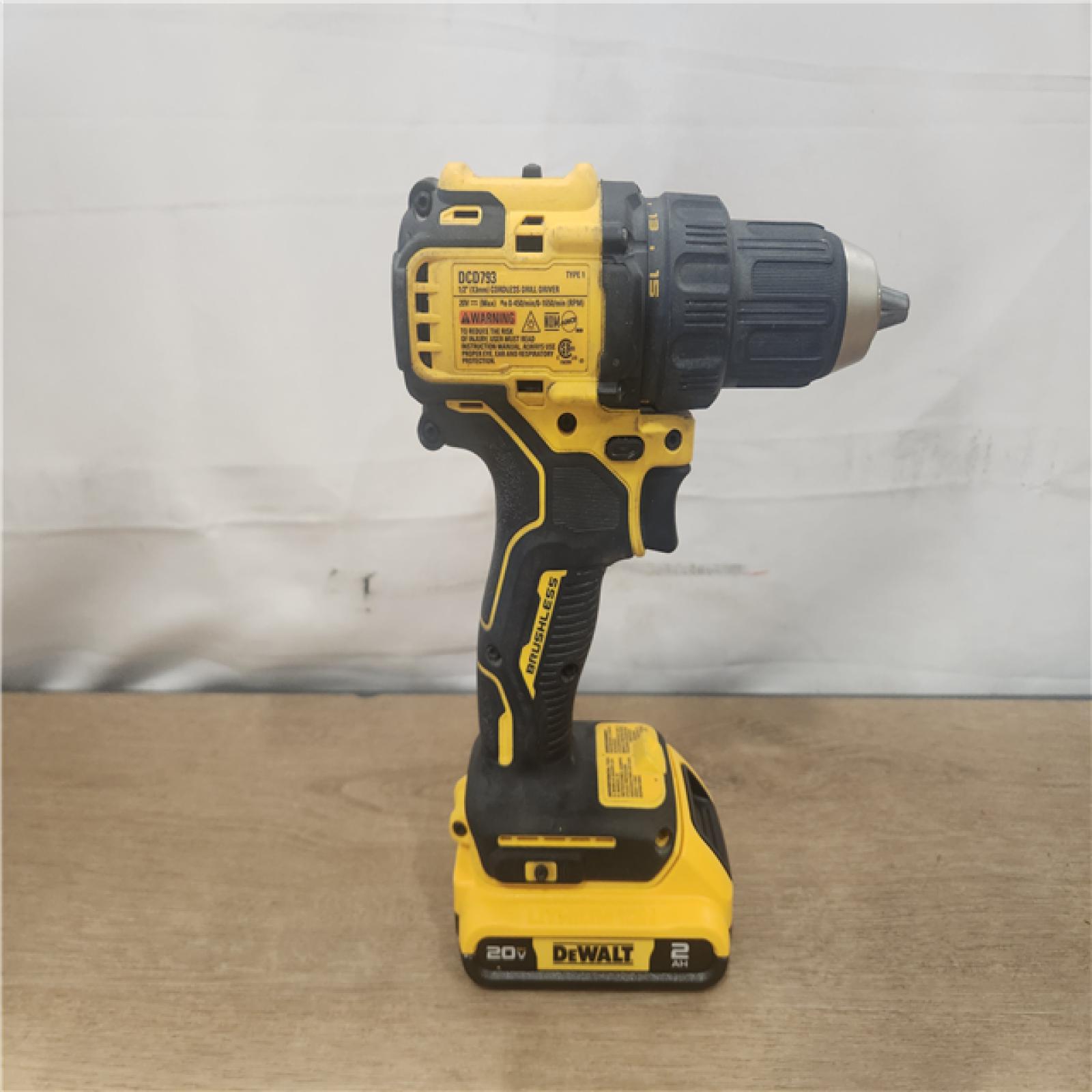 AS-IS- DEWALT ATOMIC COMPACT SERIES 20V MAX* Brushless Cordless 1/2 Drill/Driver Kit