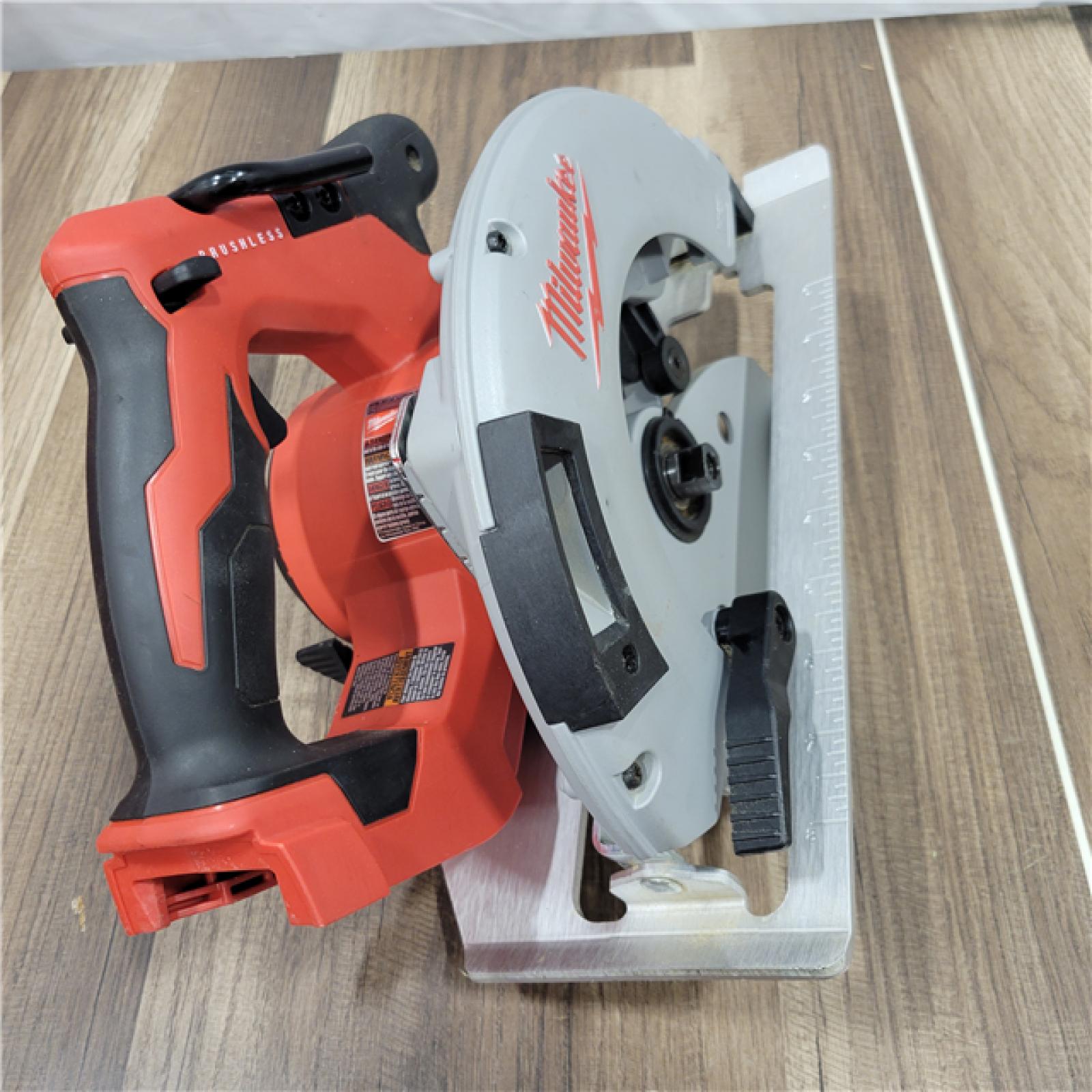 AS-IS Milwaukee M18 7-1/4  18V Brushless Circular Saw 2631-20 (Bare Tool)
