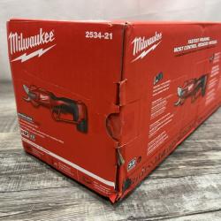 NEW - Milwaukee 12V Cordless Brushless Pruner Shears Kit