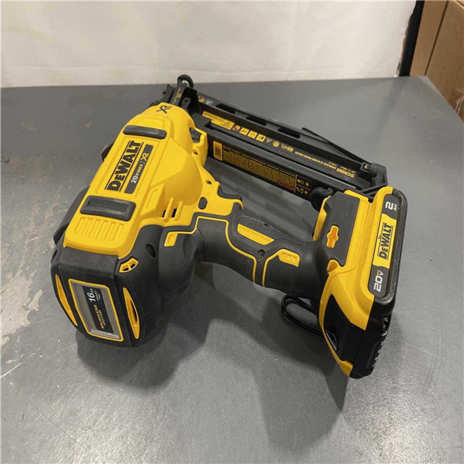 AS-IS - DeWalt 20V MAX XR 16-Gauge Electric Cordless Angled Finishing Nailer Kit