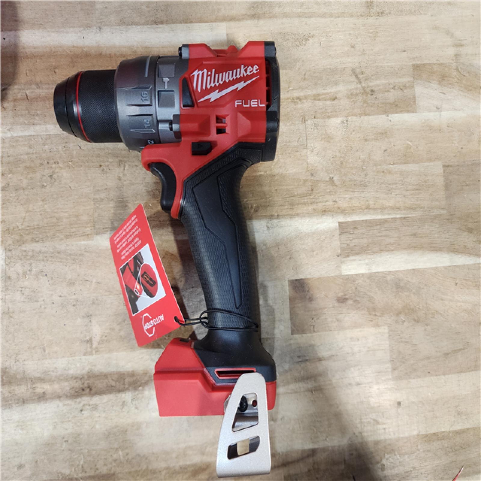 HOUSTON LOCATION - AS-IS (APPEARS LIKE NEW) Milwaukee FUEL 18V Lithium-Ion Brushless Cordless 1/2 in. Hammer Drill Driver Kit