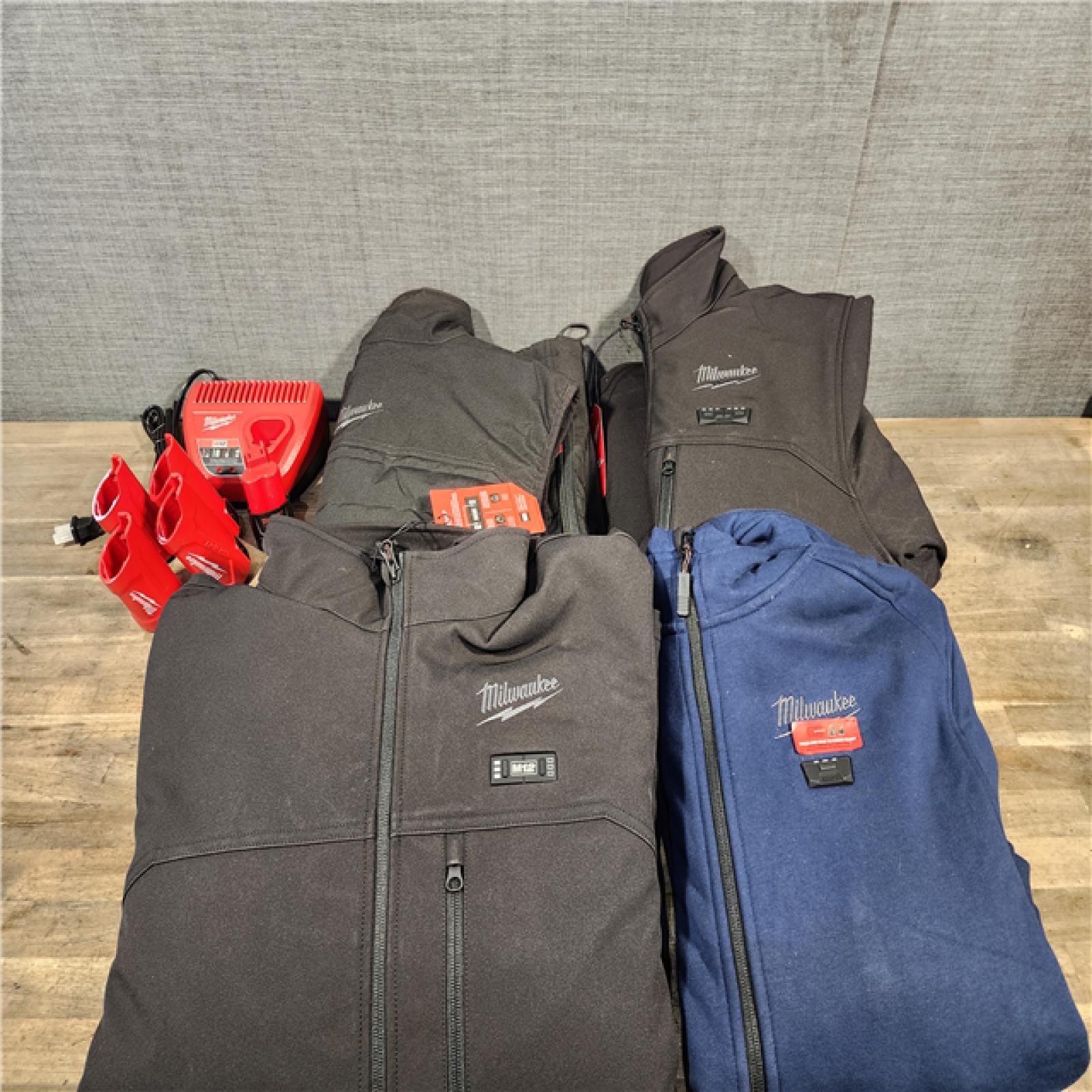 HOUSTON LOCATION - AS-IS MILWAUKEE 4 HEATED CLOTHING COMBO KIT