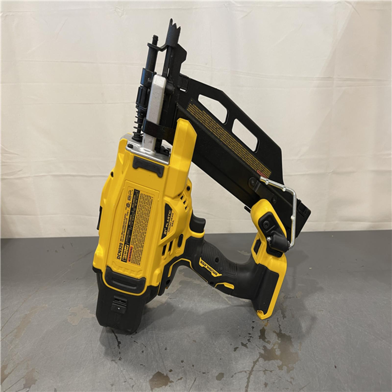 AS-IS - DEWALT 20-Volt 21° Cordless Framing Nailer