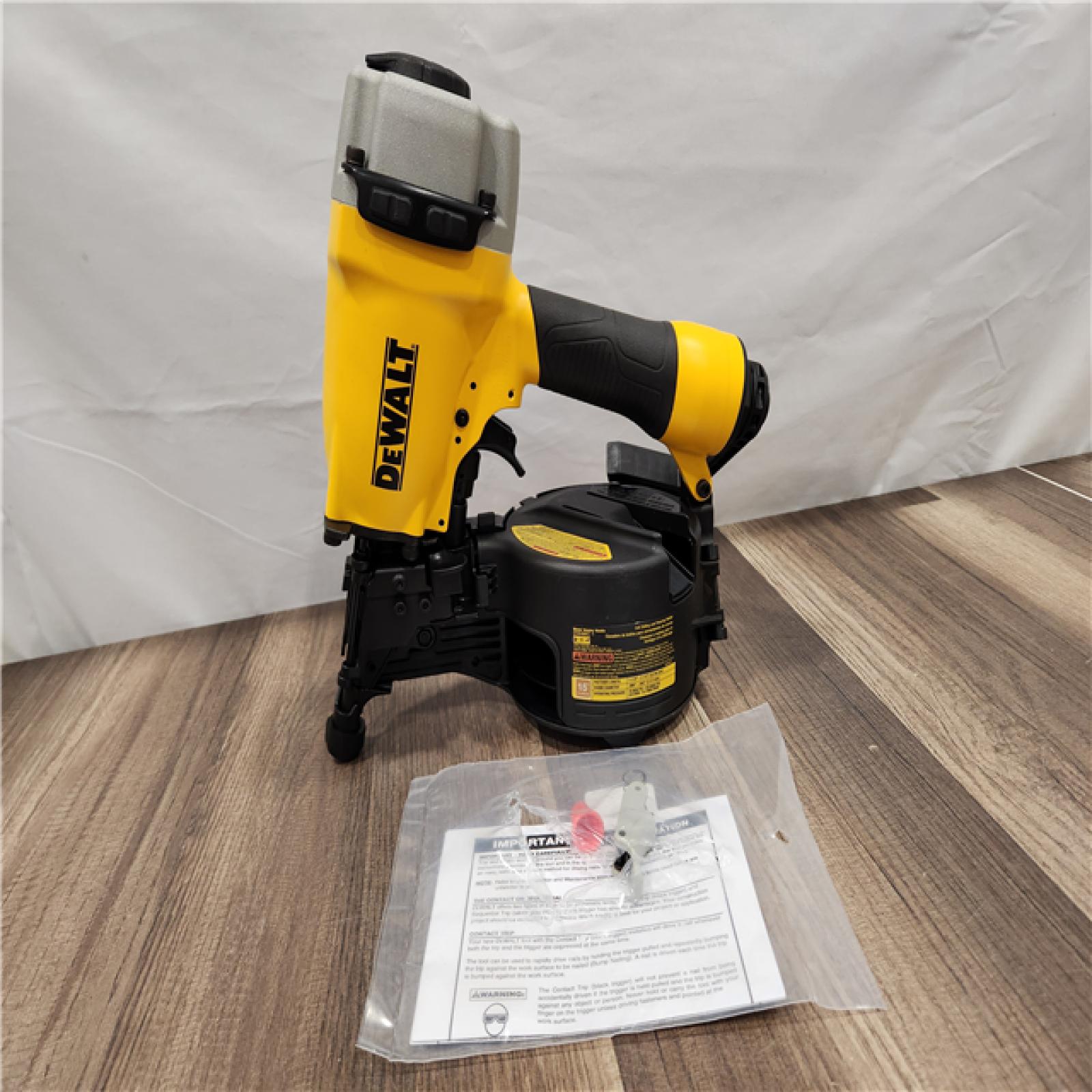 LIKE NEW! - DEWALT 2-1/2 Inch 15 Degree Coil Siding and Fencing Nailer