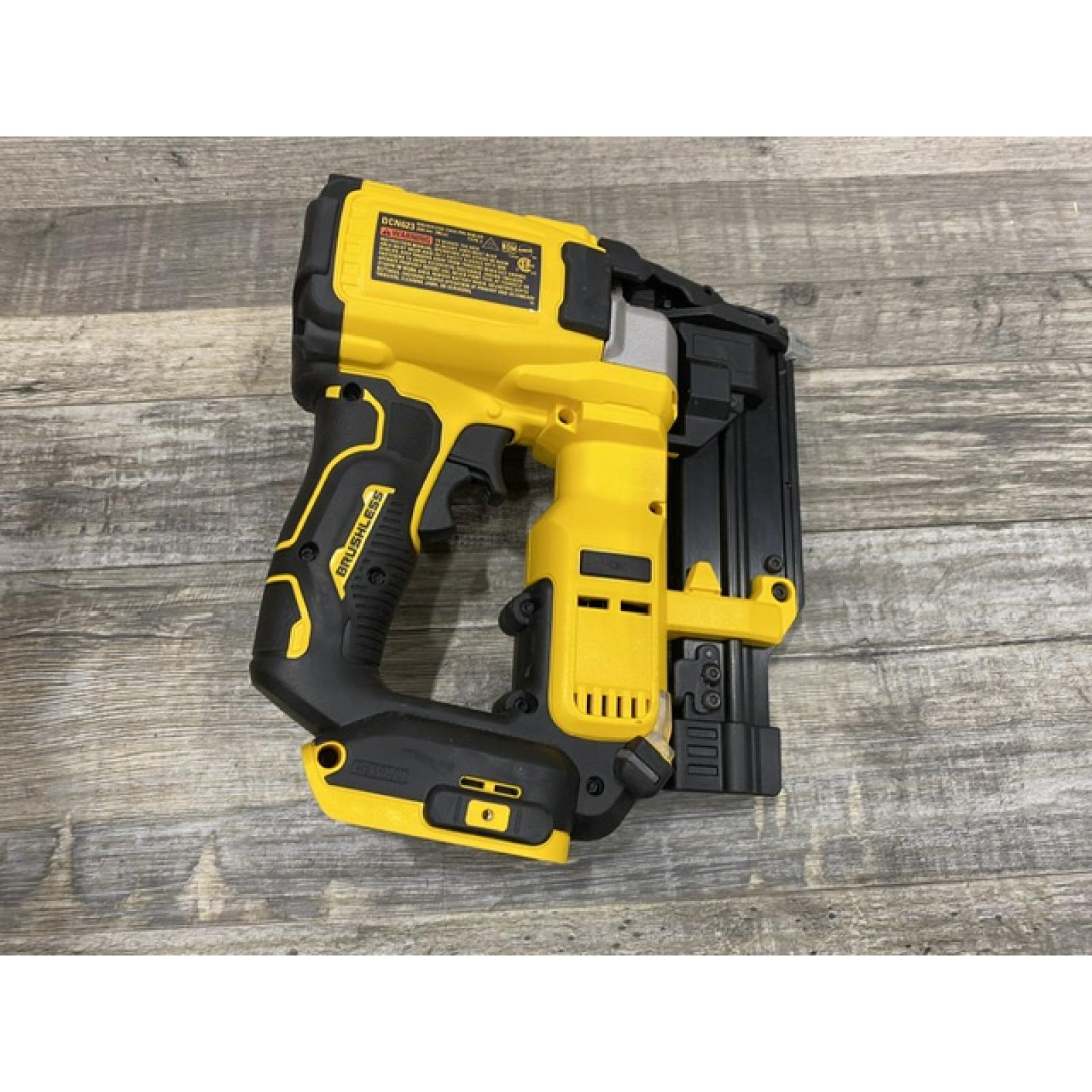 AS-IS DEWALT ATOMIC 20V MAX Lithium Ion Cordless 23 Gauge Pin Nailer Kit