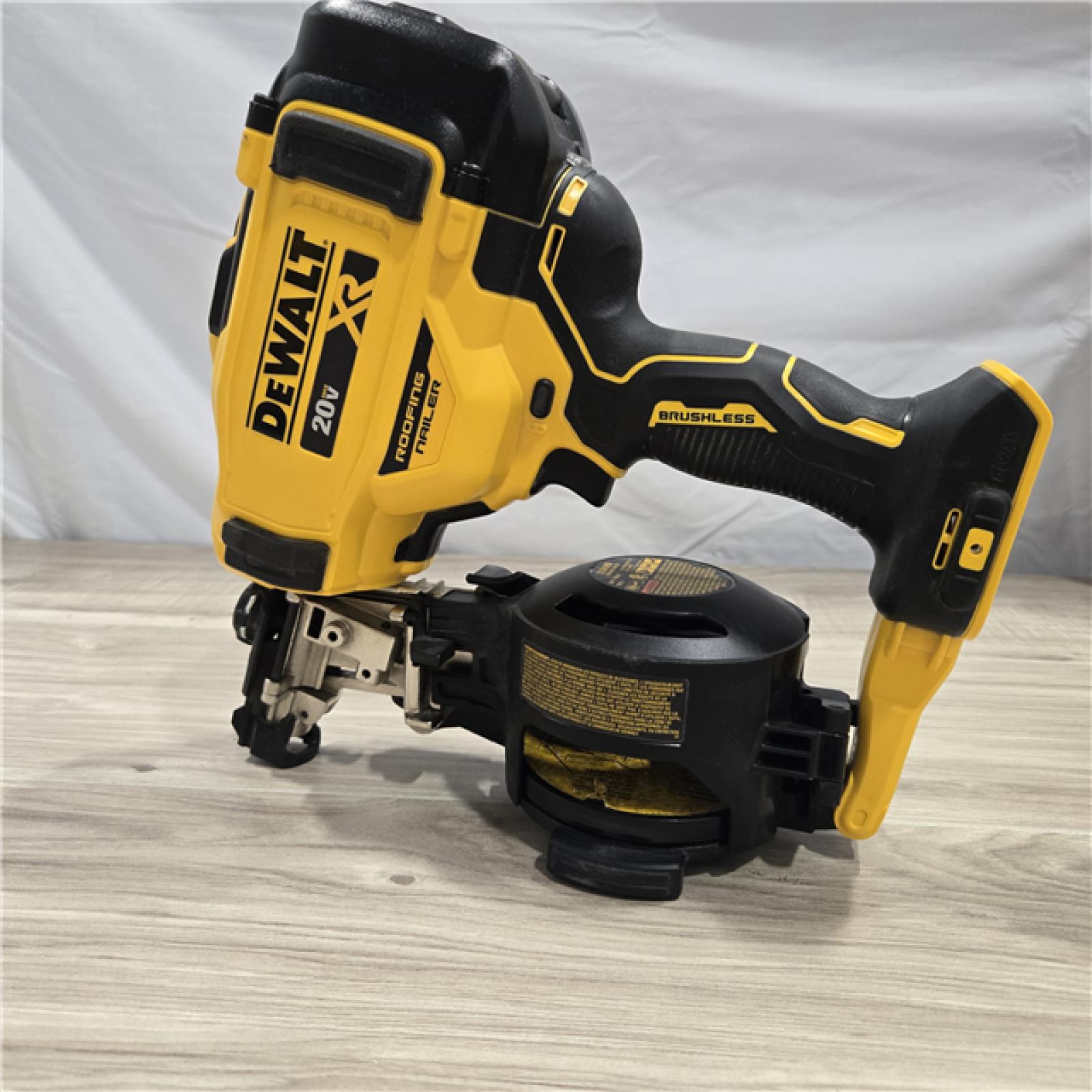 LIKE NEW!- DEWALT Roofing Nailer Cordless Kit