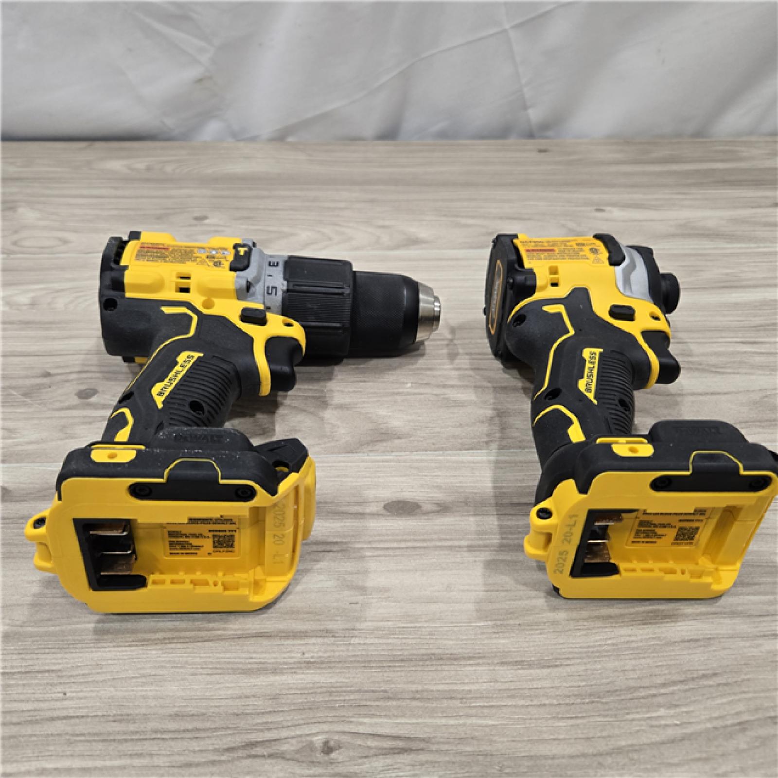 AS-IS DEWALT 20V MAX XR Hammer Drill/ Impact Driver Kit