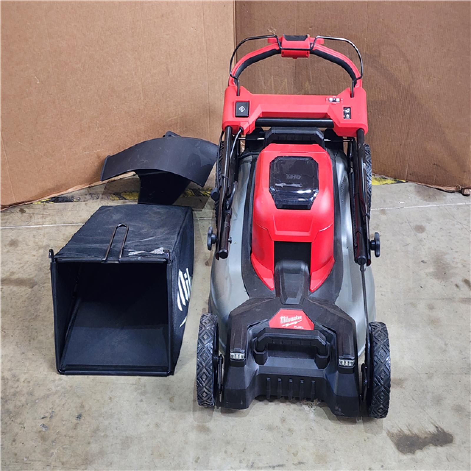 HOUSTON LOCATION - AS-IS Milwaukee M18 FUEL 2823-20 21 in. 18 V Battery Self-Propelled Lawn Mower (TOOL ONLY)