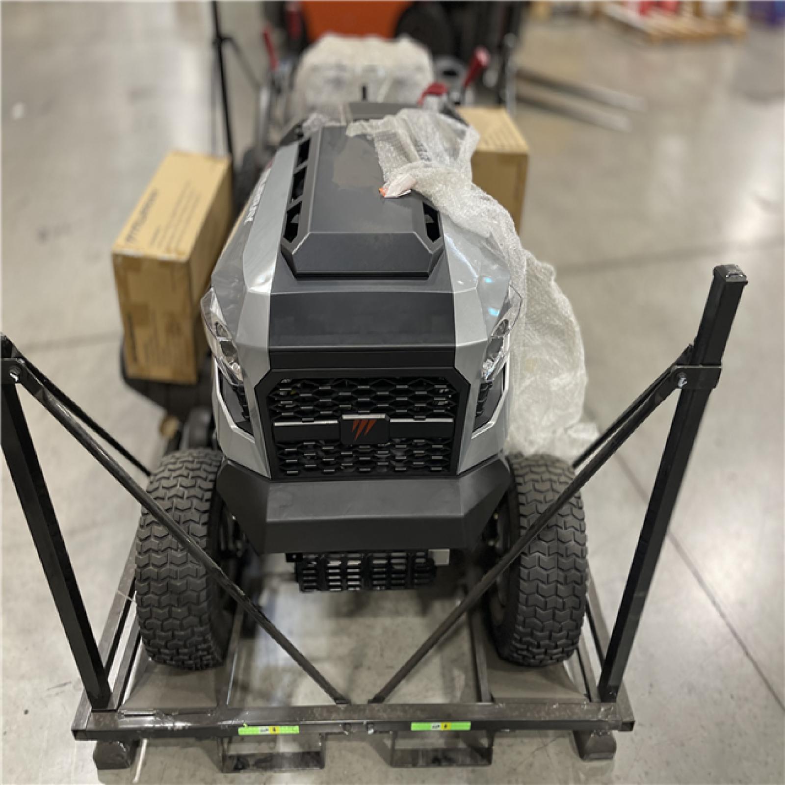 DALLAS LOCATION - Murray MT100 42 in. 13.5 HP 500cc E1350 Series Briggs and Stratton Engine 6-Speed Manual Gas Riding Lawn Tractor Mower