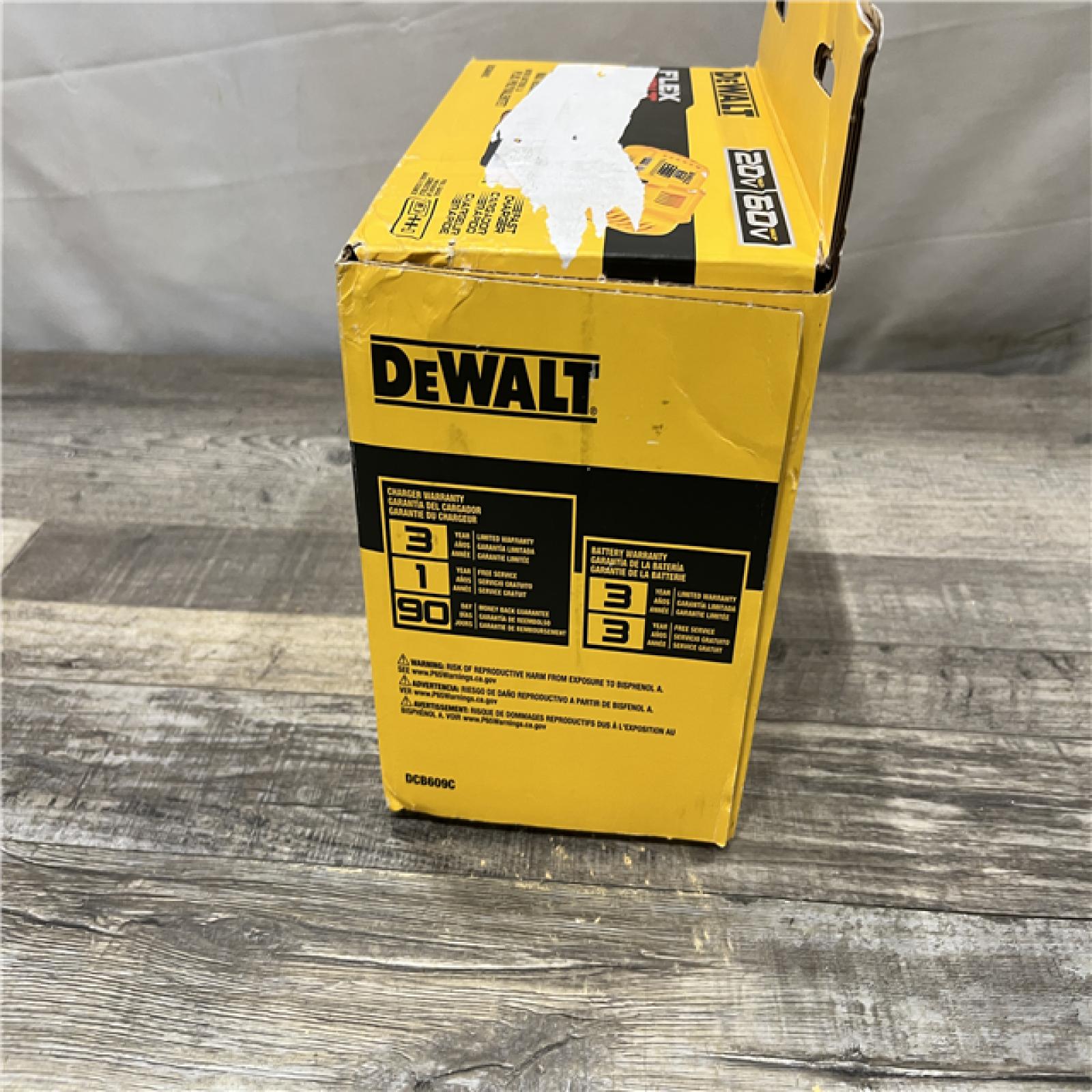 NEW DEWALT 20V/60V MAX FLEXVOLT Lithium-Ion 9.0Ah Battery and Charger Starter Kit