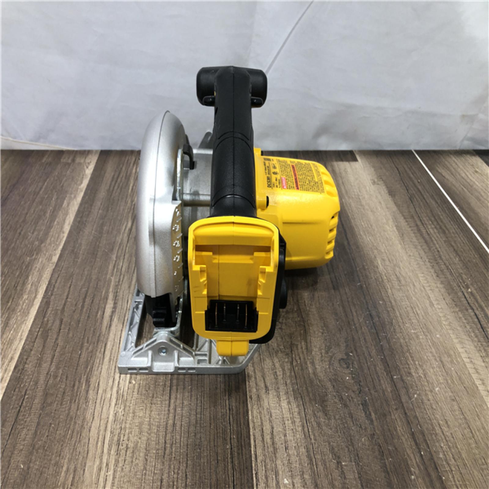 AS-IS DEWALT 20V MAX Cordless 6.5 in. Sidewinder Style Circular Saw (Tool Only)