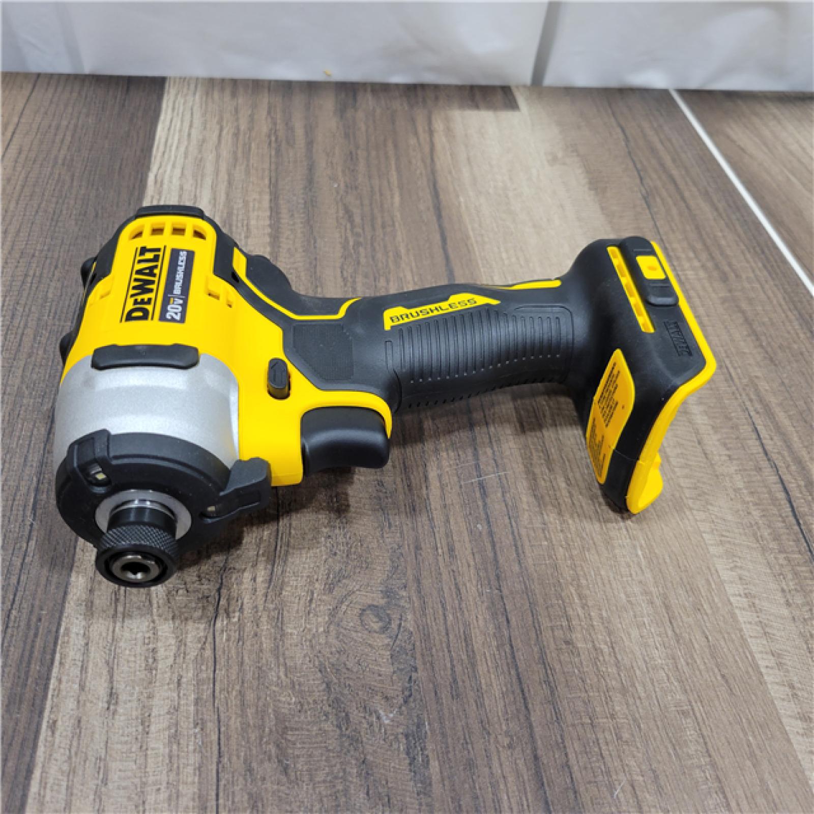 AS-IS DEWALT ATOMIC 20V MAX* Brushless Cordless Compact 1/4 in. Impact Driver Kit