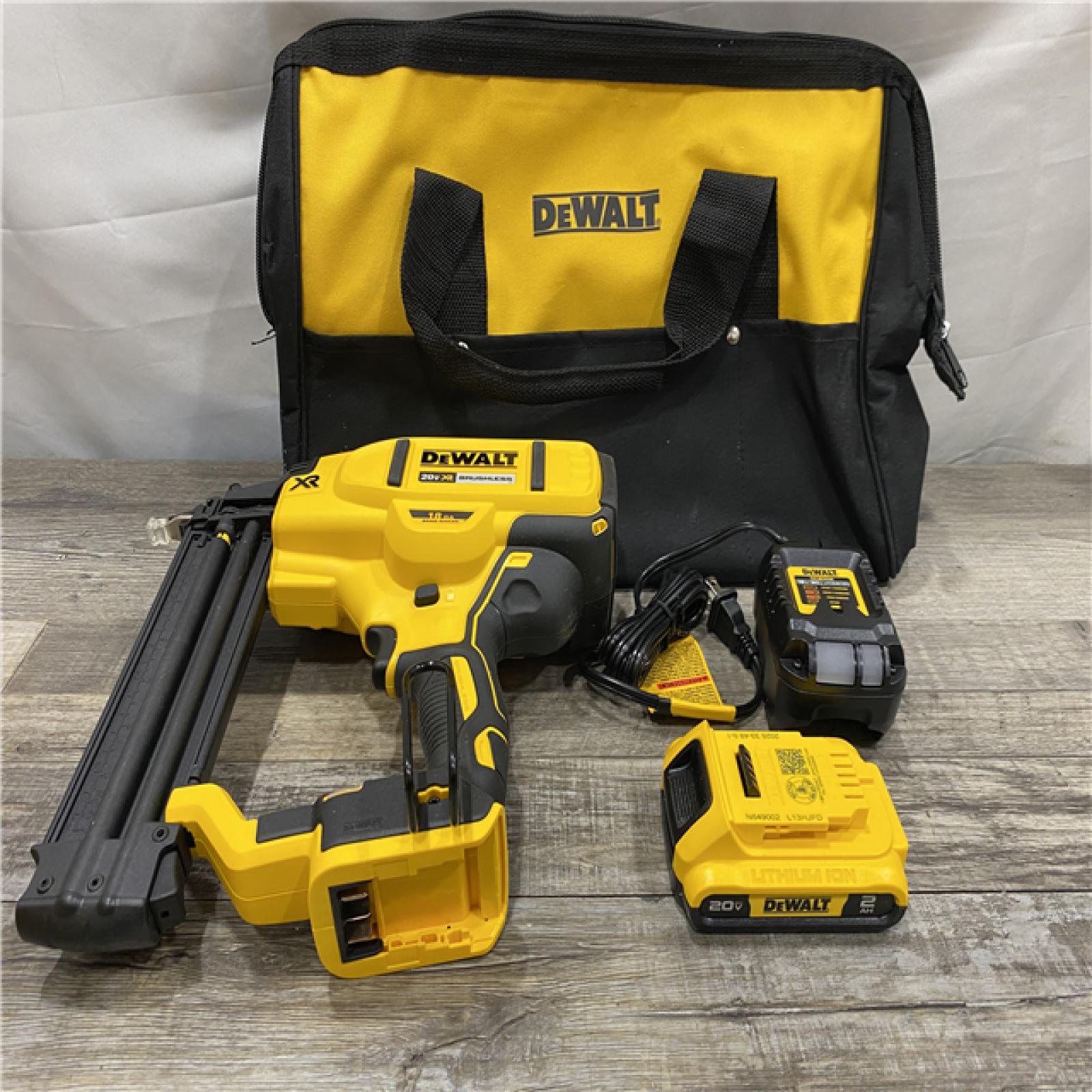 AS-IS DEWALT 20V MAX XR 18 Gauge Brad Nailer Kit