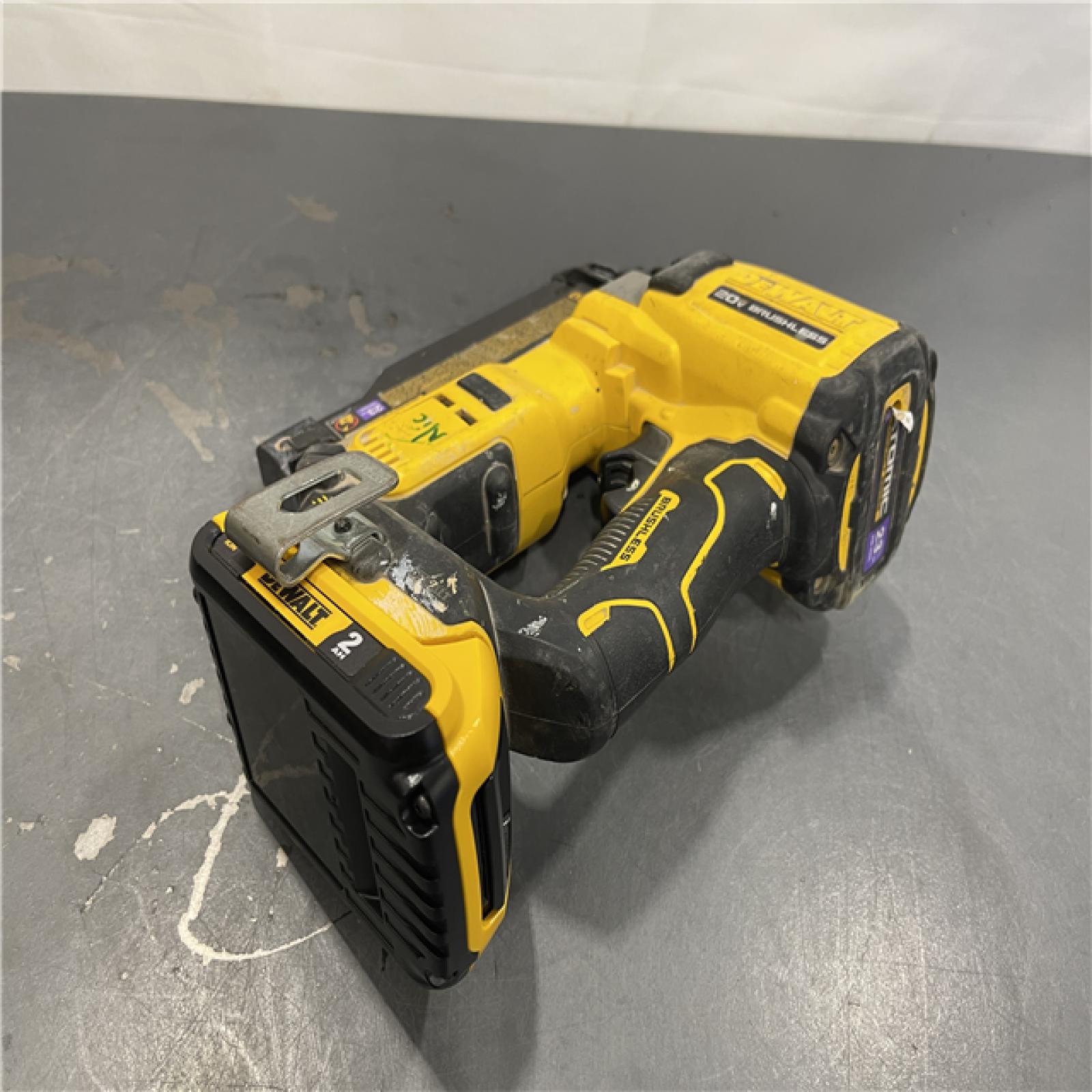 AS-IS - DeWalt ATOMIC 20V MAX Lithium Ion Cordless 23 Gauge Pin Nailer Kit