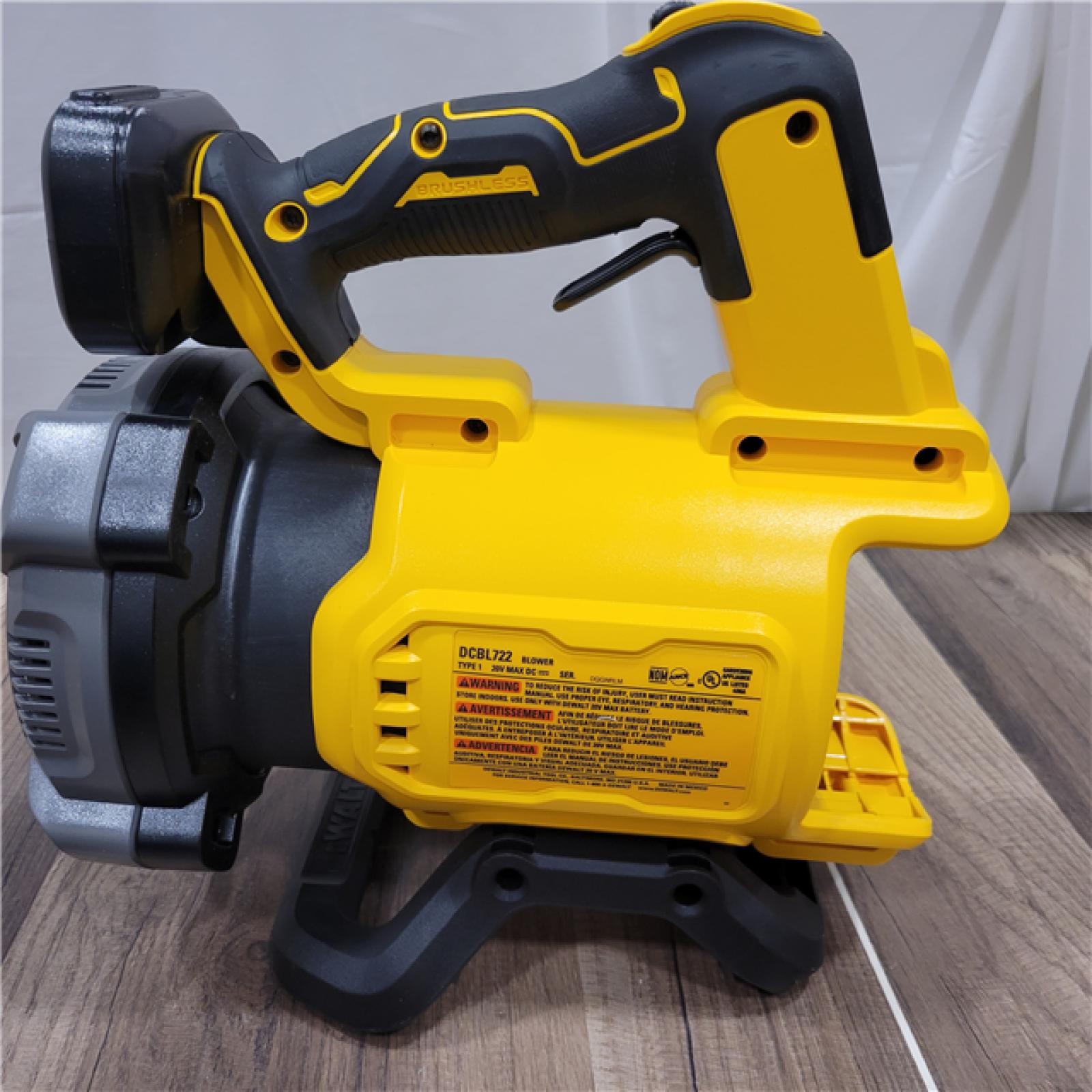 AS-IS DeWalt Brushless Cordless Battery Powered Handheld Leaf Blower KIT