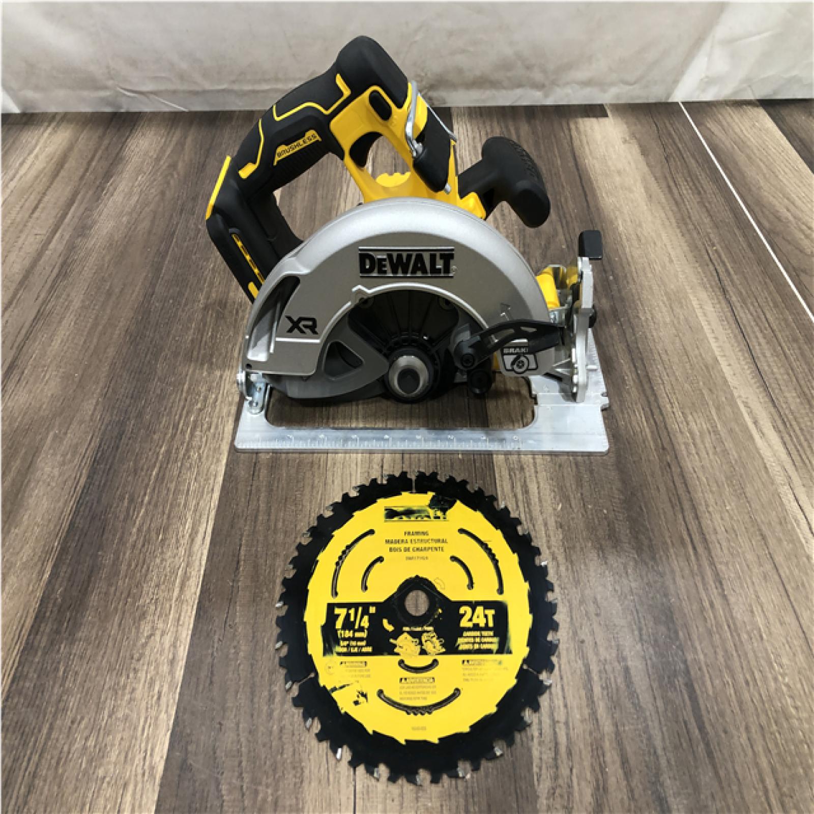 AS-IS DEWALT 20-Volt MAX 7-1/4 in. Cordless Circular Saw (Tool Only)