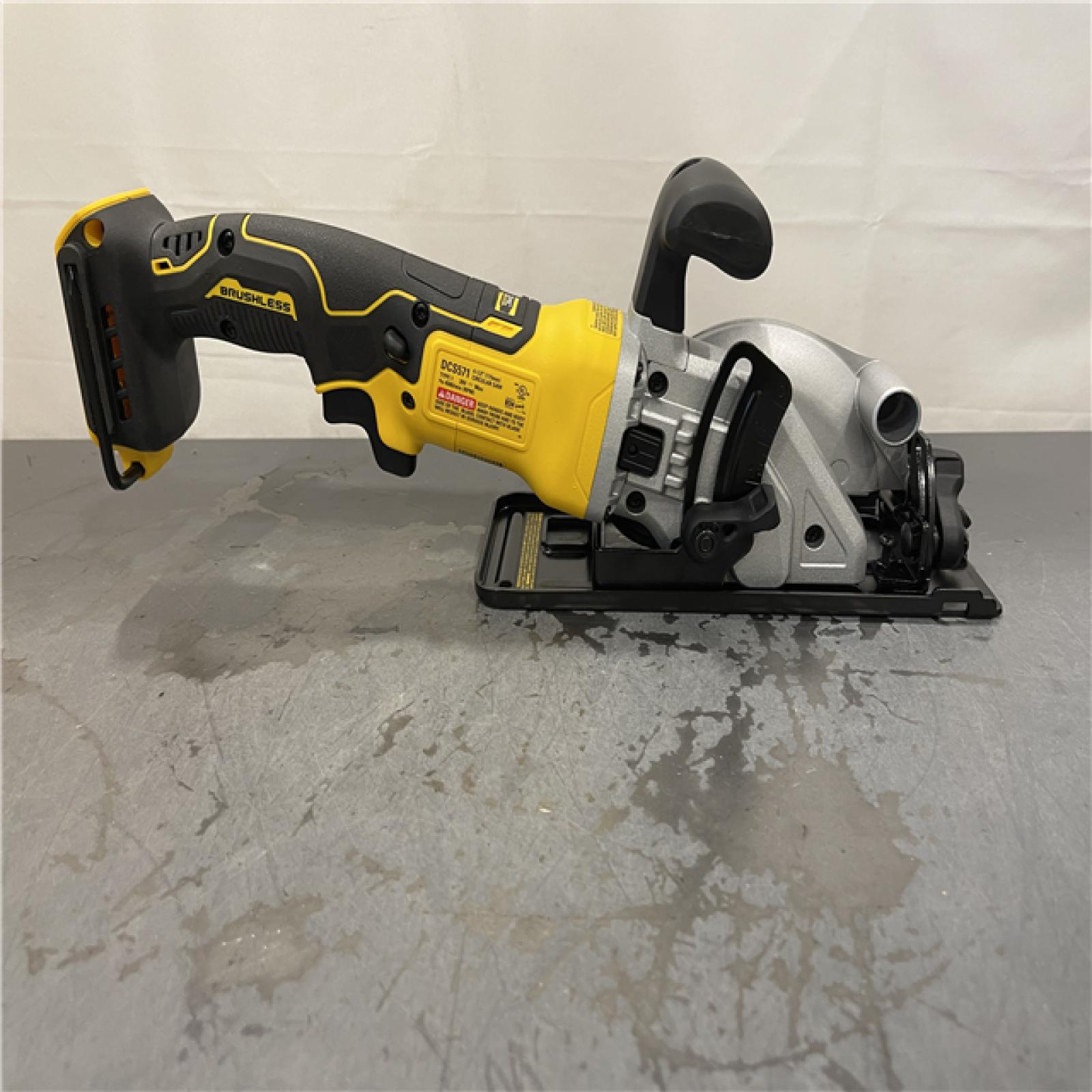 AS-IS - DeWalt ATOMIC 20V MAX Cordless Brushless 4-1/2 in. Circular Saw