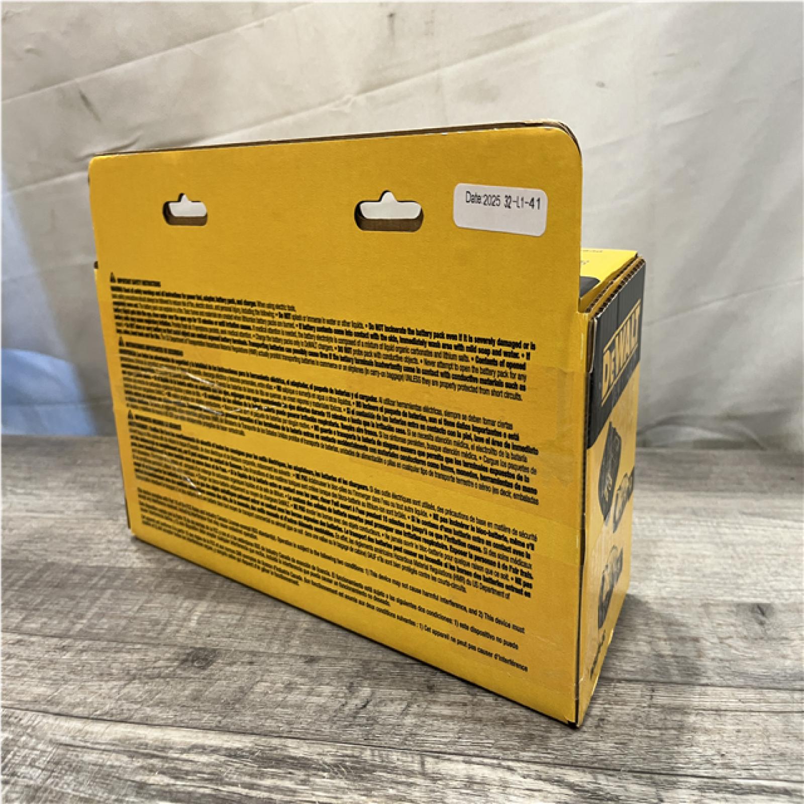 NEW - DEWALT 20V MAX Lithium-Ion Battery Kit with 5.0Ah and 2.0Ah Battery and Charger