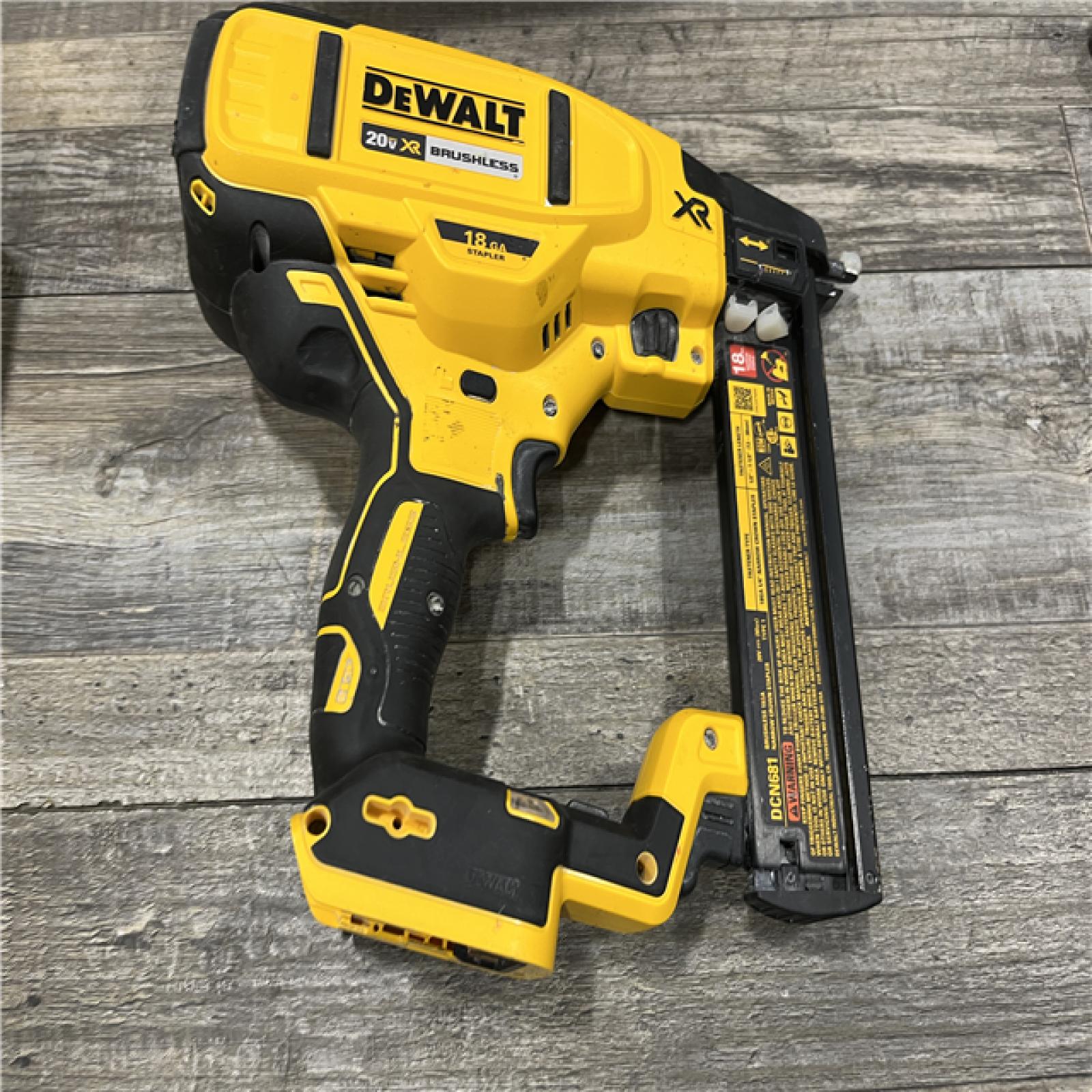 AS-IS DEWALT 20V MAX XR Lithium-Ion Cordless 18-Gauge Narrow Crown Stapler Kit