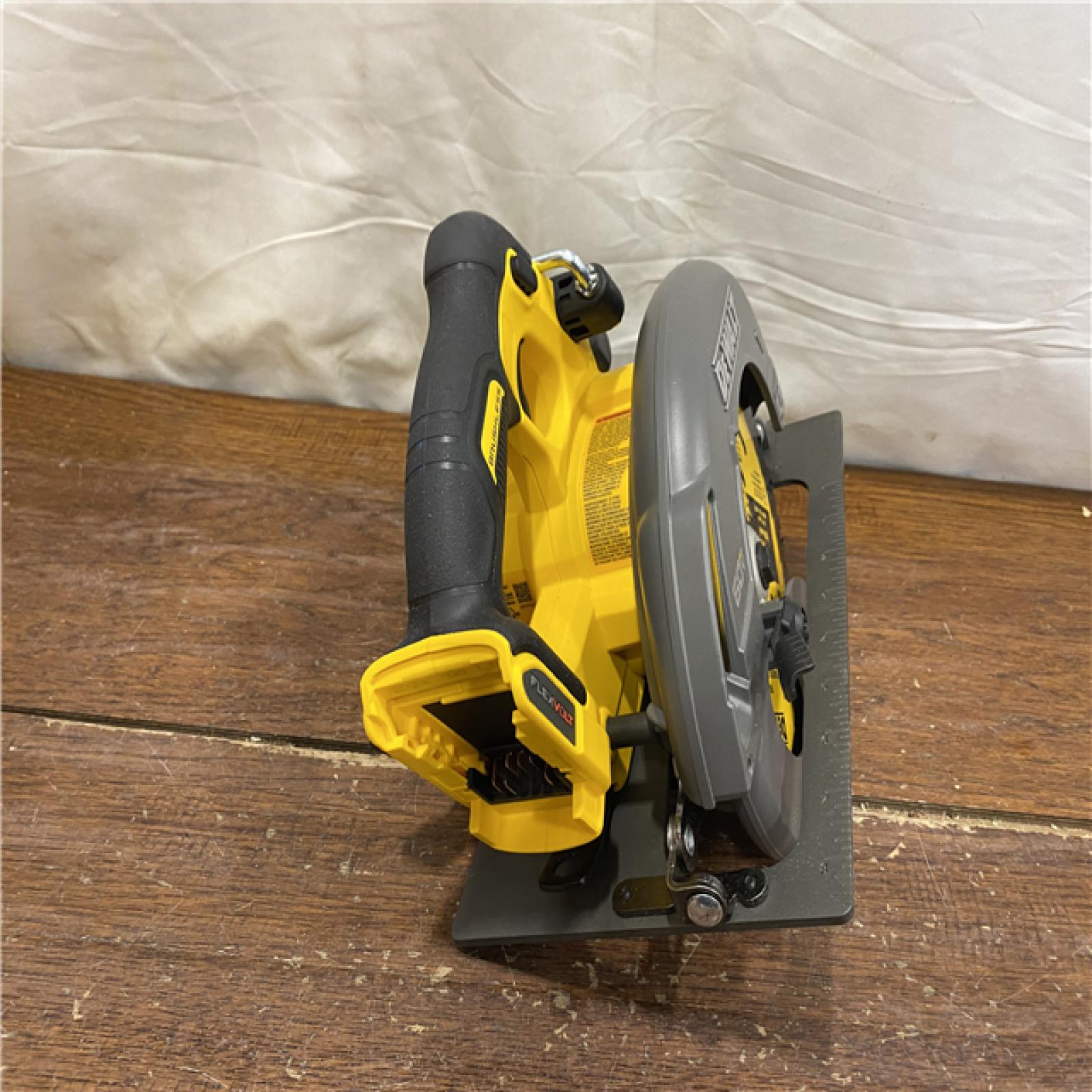 AS-IS DeWALT Flexvolt Max 7-1/4  60V Brushless Circular Saw DCS578B
