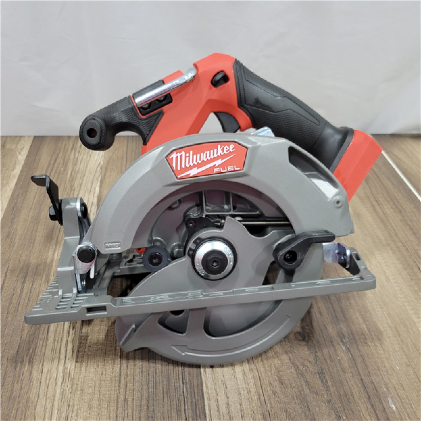 AS-IS Milwaukee  M18 FUEL 18V Lithium-Ion Brushless Cordless 6-1/2 in. Circular Saw (Tool-Only)