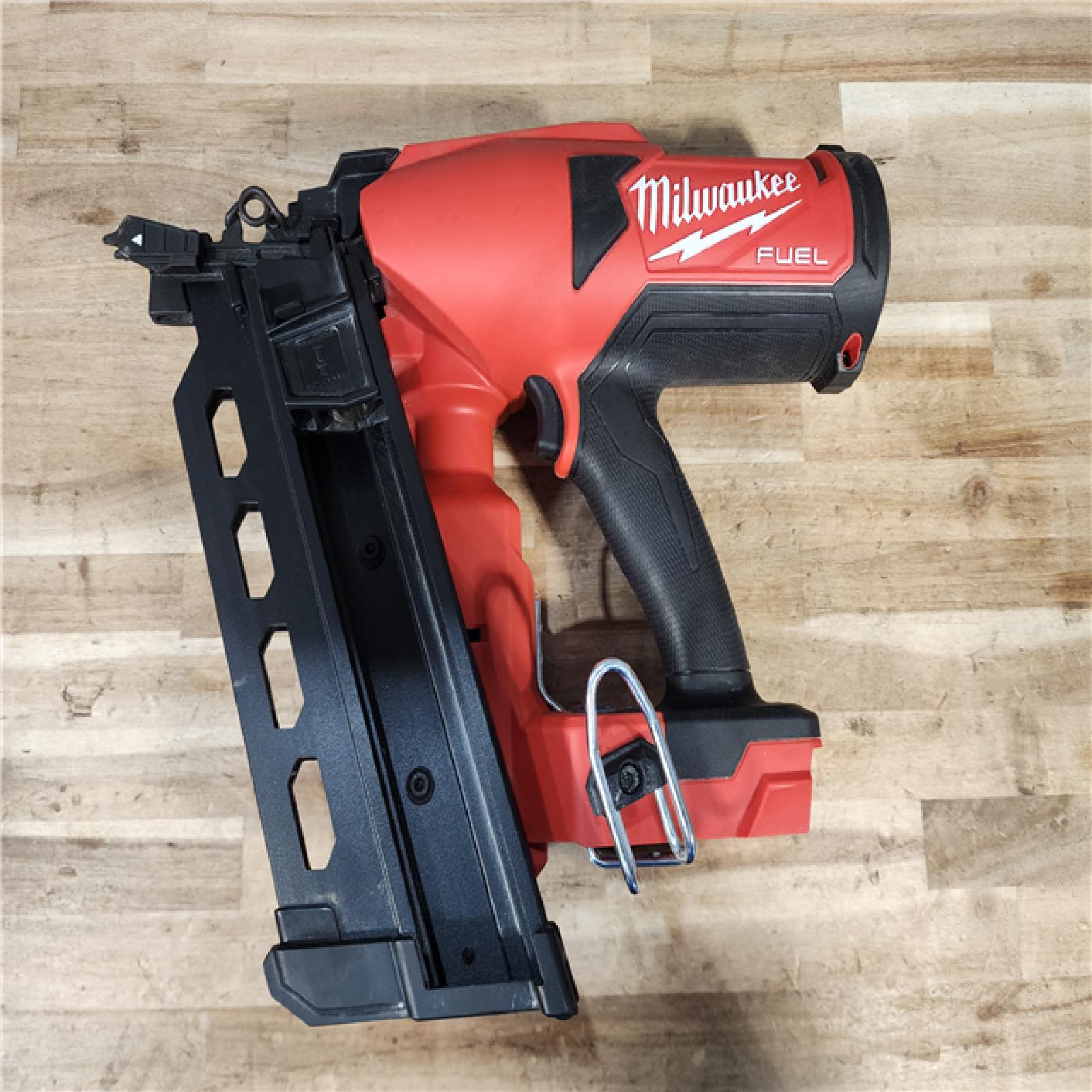HOUSTON LOCATION - AS-IS Milwaukee M18 FUEL 18-Volt Brushless Lithium-Ion Cordless 21-Degree Duplex Nailer