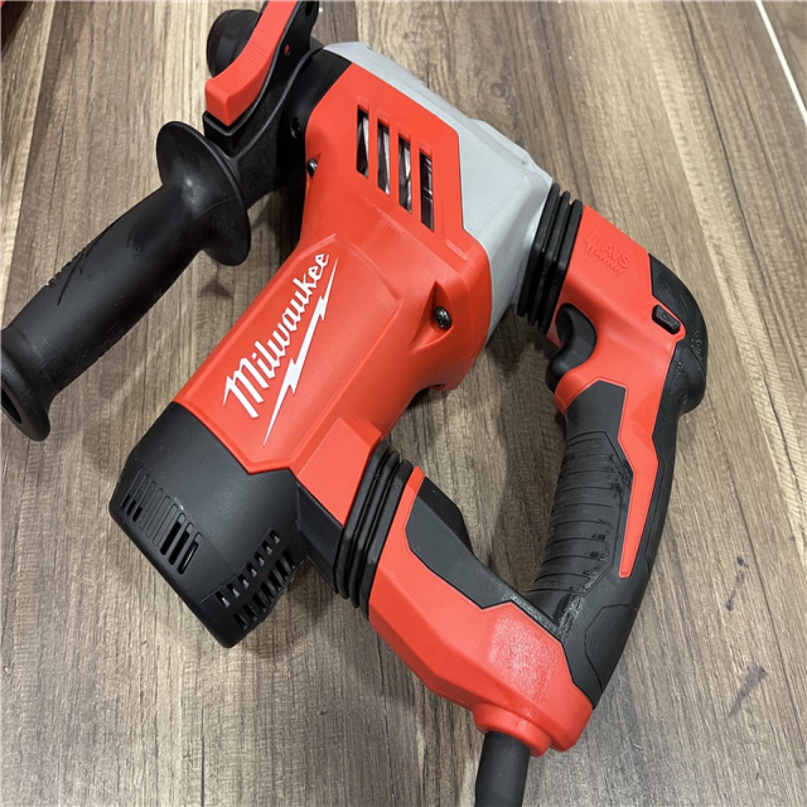 GOOD Milwaukee 1-1/8 in. Corded SDS-Plus Rotary Hammer