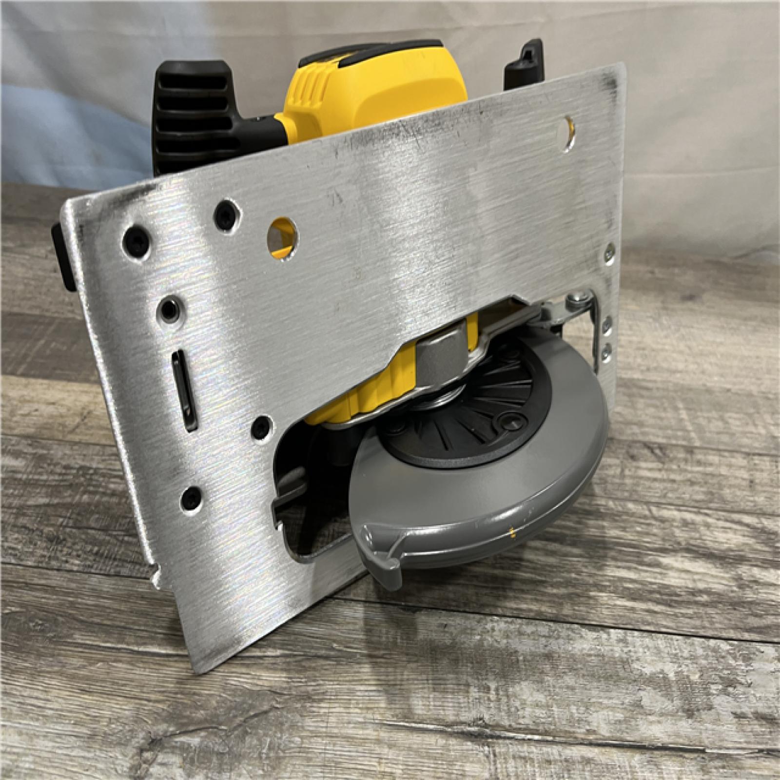 AS-IS DEWALT 20-Volt MAX 7-1/4 in. Cordless Circular Saw (Tool Only)