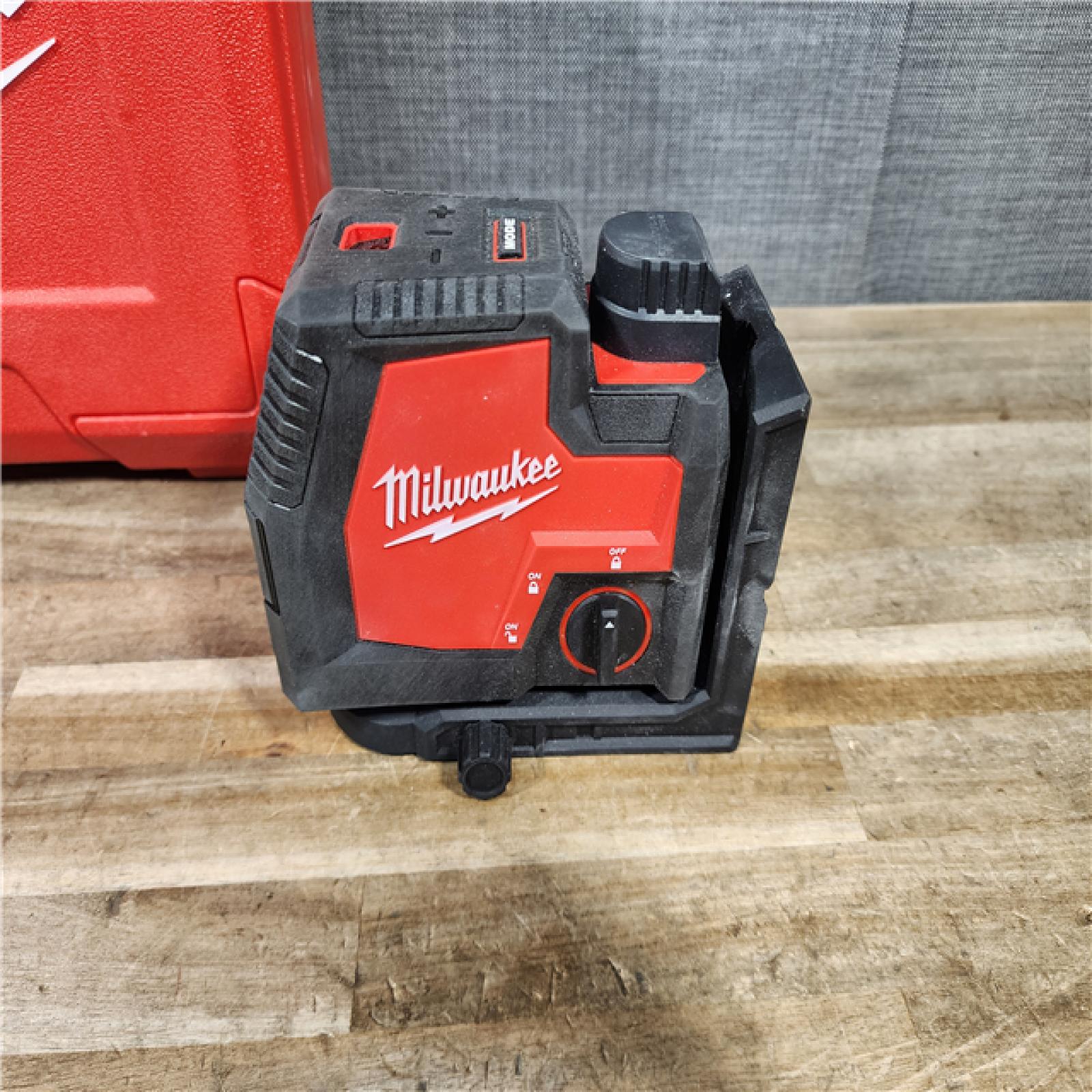 HOUSTON LOCATION - AS-IS Milwaukee Green 100 ft. Cross Line and Plumb Points Rechargeable Laser Level