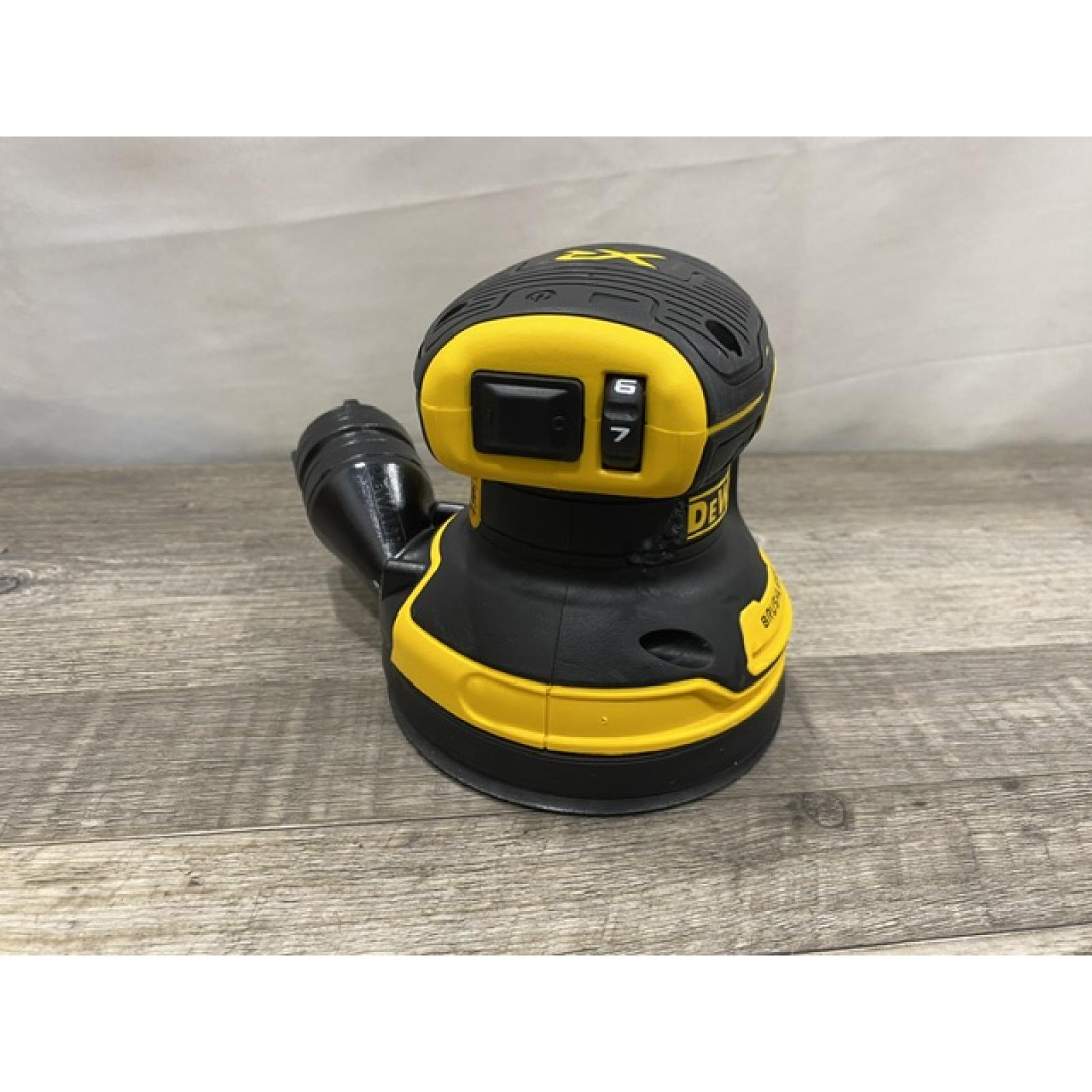 AS-IS DEWALT 20V MAX XR Cordless Brushless 5 in. Random Orbital Sander Kit