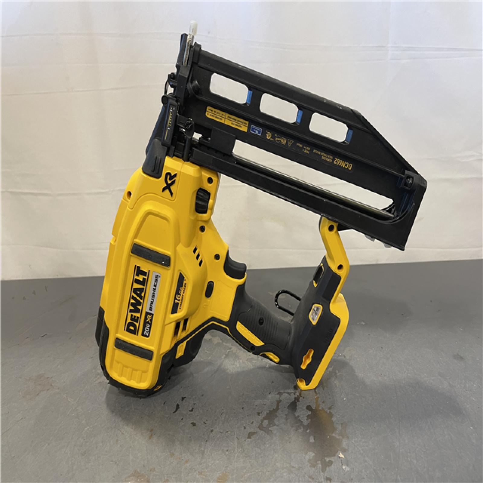 AS-IS - DEWALT 20V MAX XR 16-Gauge Lithium-Ion Cordless Finish Nailer