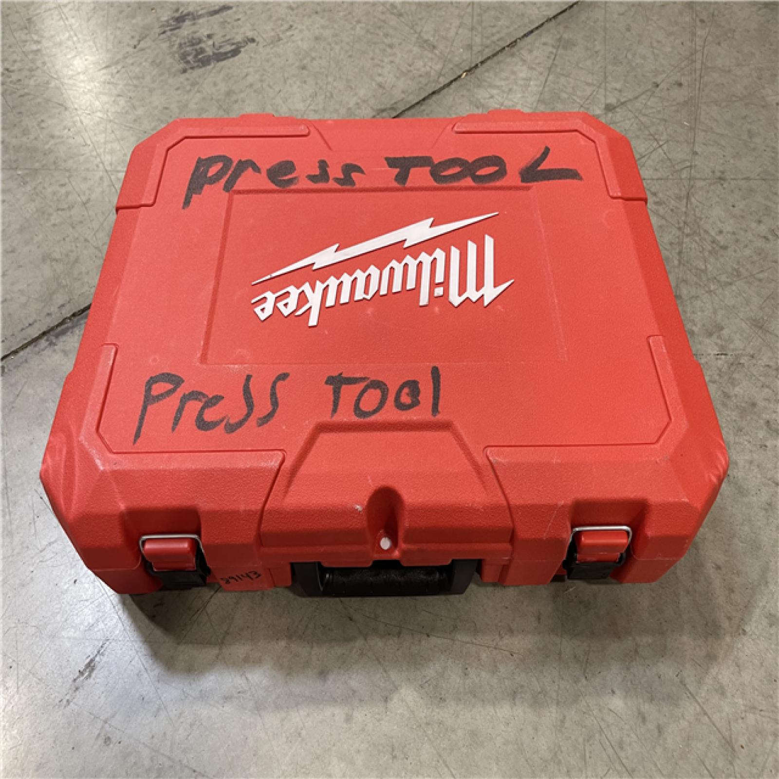 AS IS- Milwaukee M18 18V Lithium-Ion Cordless Short Throw PEX Press Tool Kit