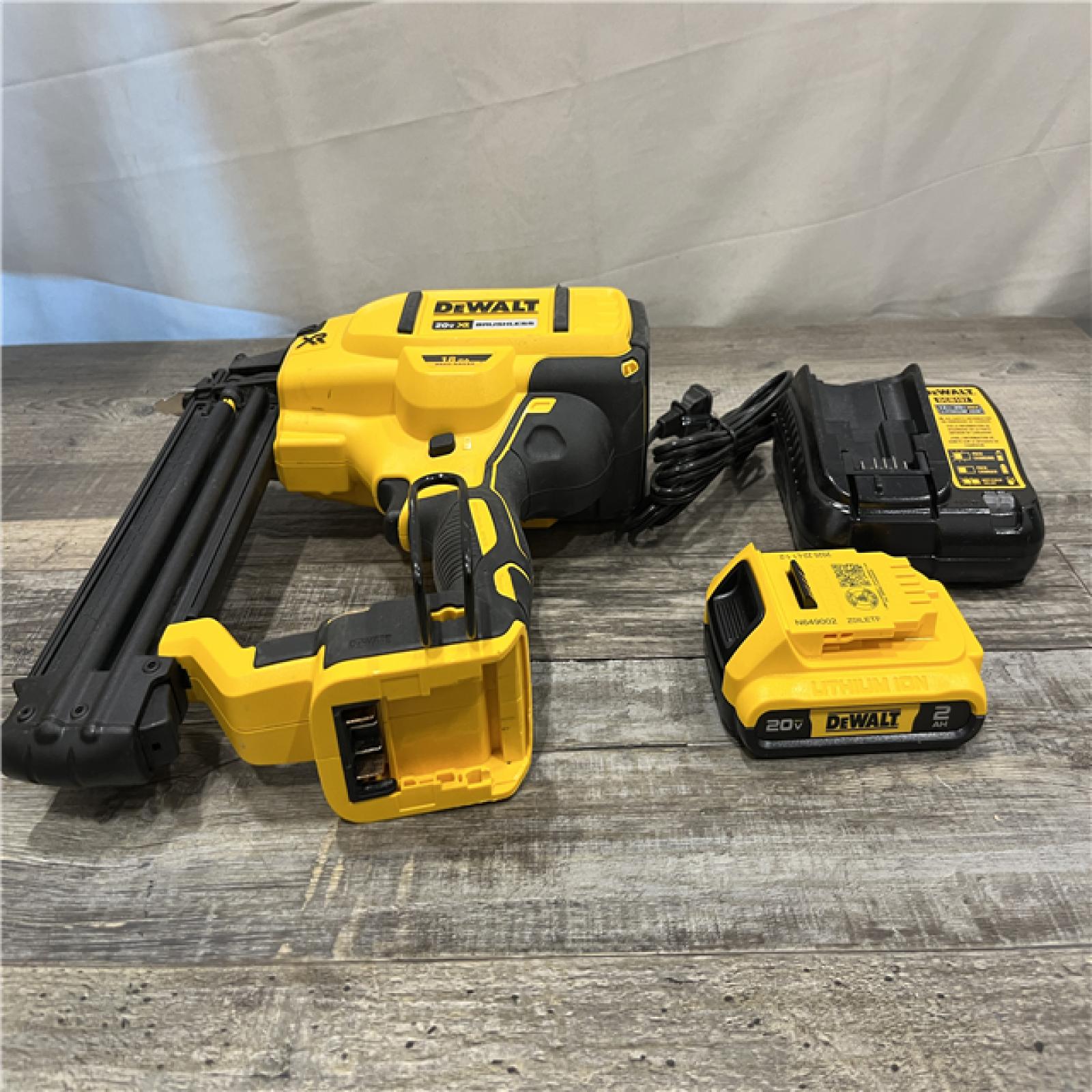AS-IS DEWALT 20V MAX XR 18 Gauge Brad Nailer Kit