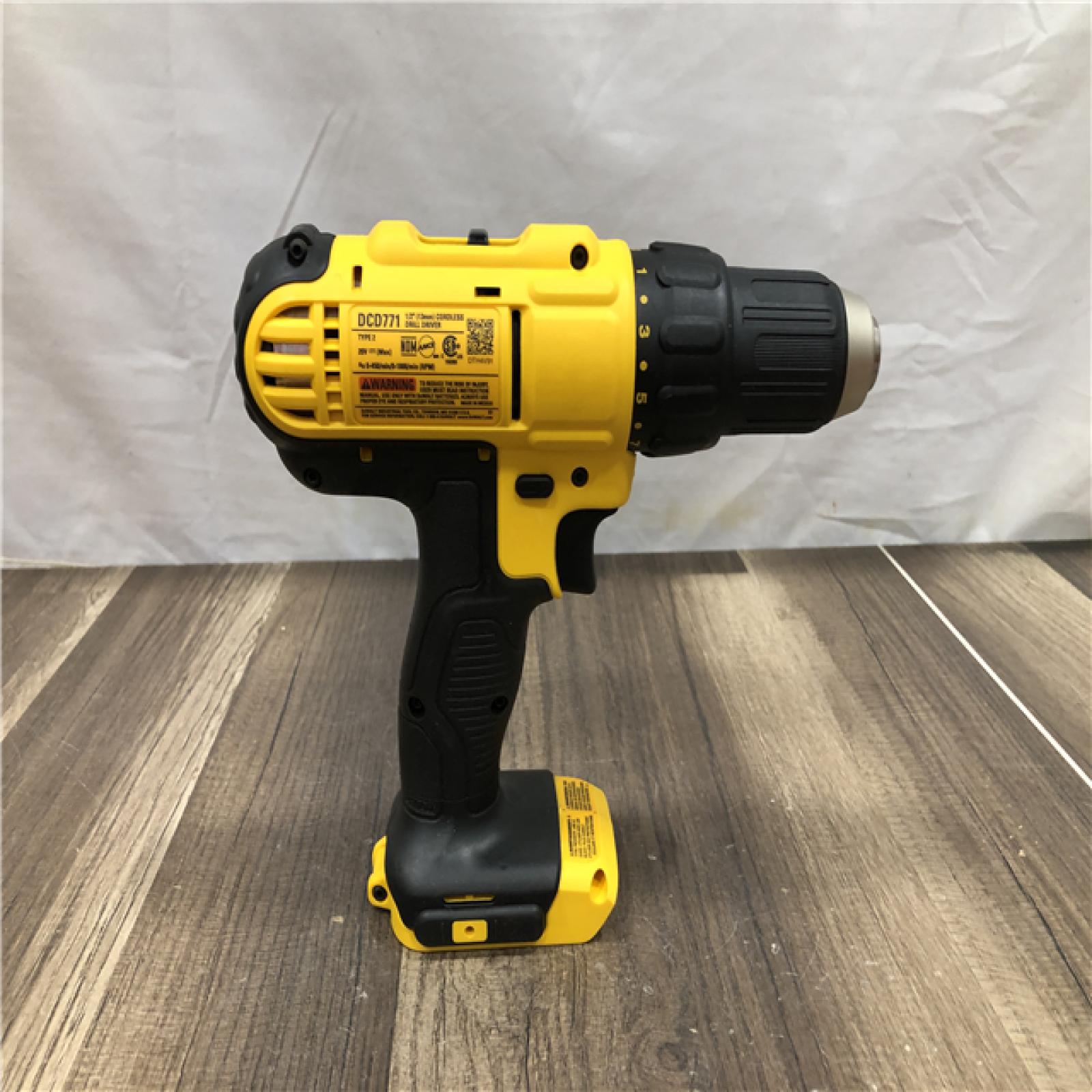 AS-IS DEWALT 20V MAX Cordless 1/2 in. Drill/Driver Kit