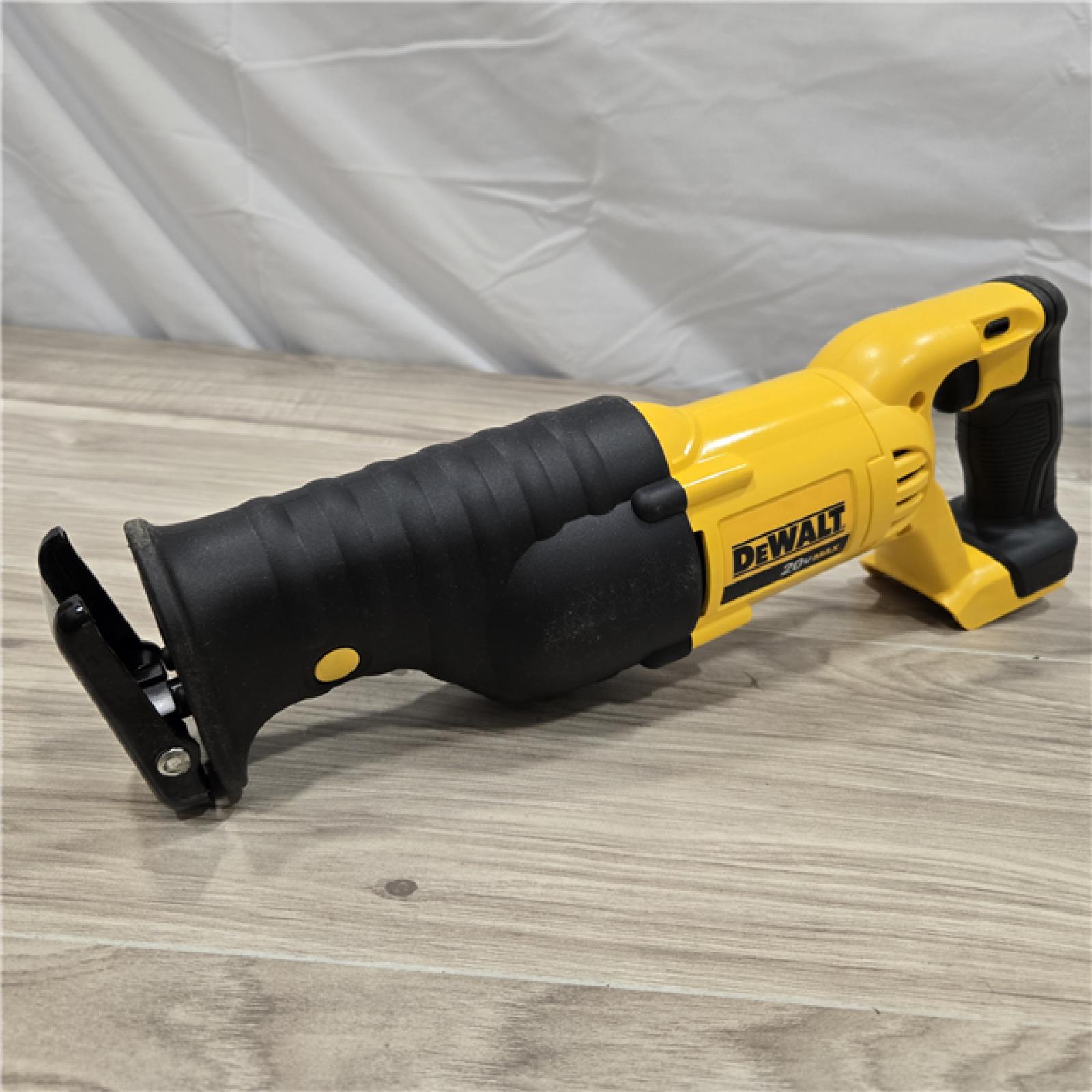 LIKE NEW! - DEWALT 20V MAX Cordless Reciprocating Saw (Tool Only)