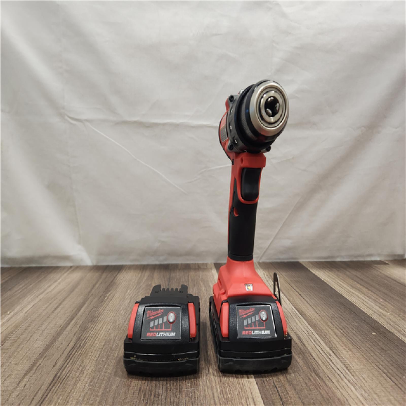 AS-IS- Milwaukee M18 18V Drill/Driver Kit