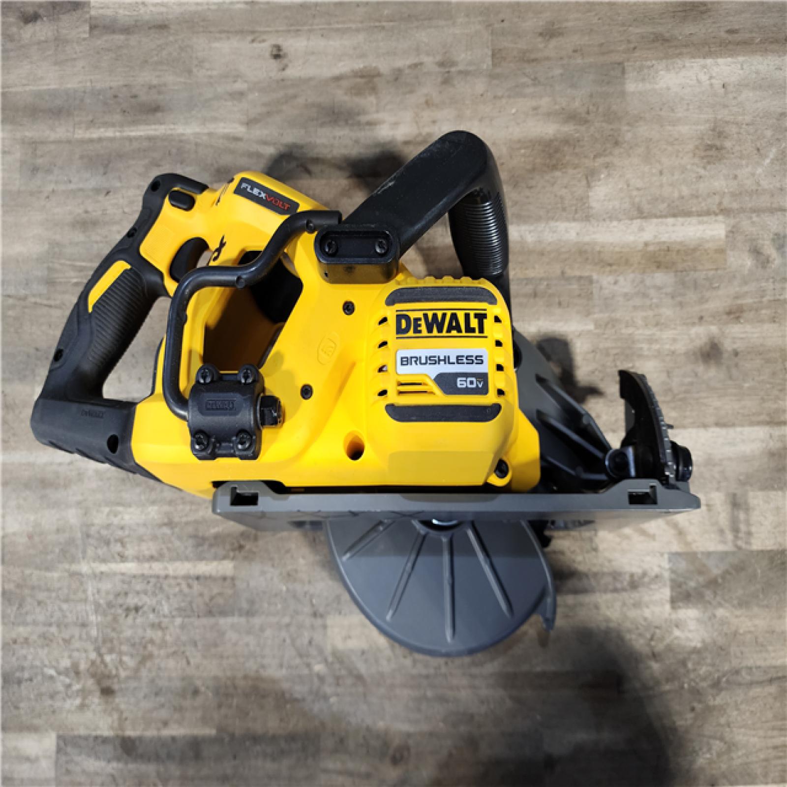 HOUSTON LOCATION - AS-IS DEWALT FLEXVOLT 60V MAX Cordless Brushless 7-1/4 in. Wormdrive Style Circular Saw (Tool Only)