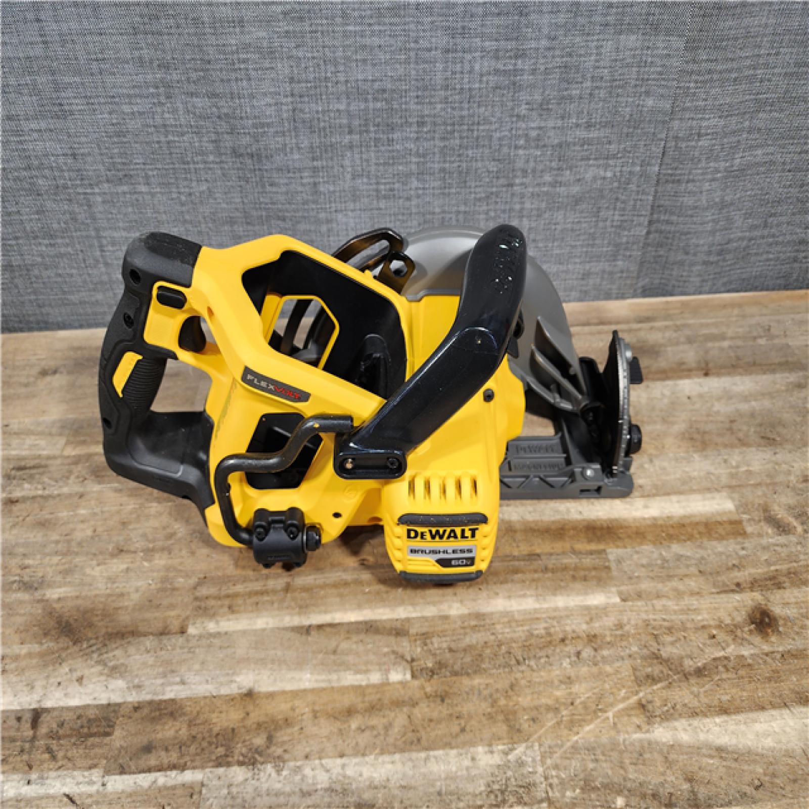HOUSTON LOCATION - AS-IS (APPEARS LIKE NEW) DEWALT FLEXVOLT 60V MAX Cordless Brushless 7-1/4 in. Wormdrive Style Circular Saw (Tool Only)