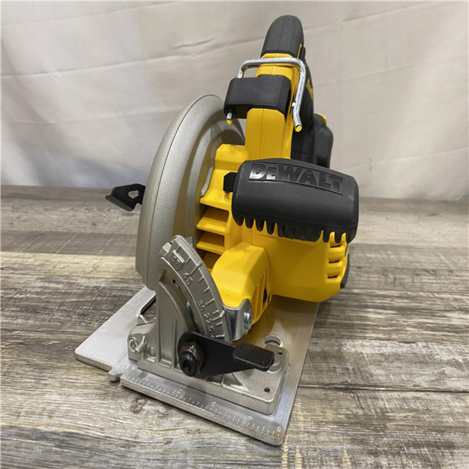 AS-IS DEWALT 20-Volt MAX 7-1/4 in. Cordless Circular Saw (Tool Only)