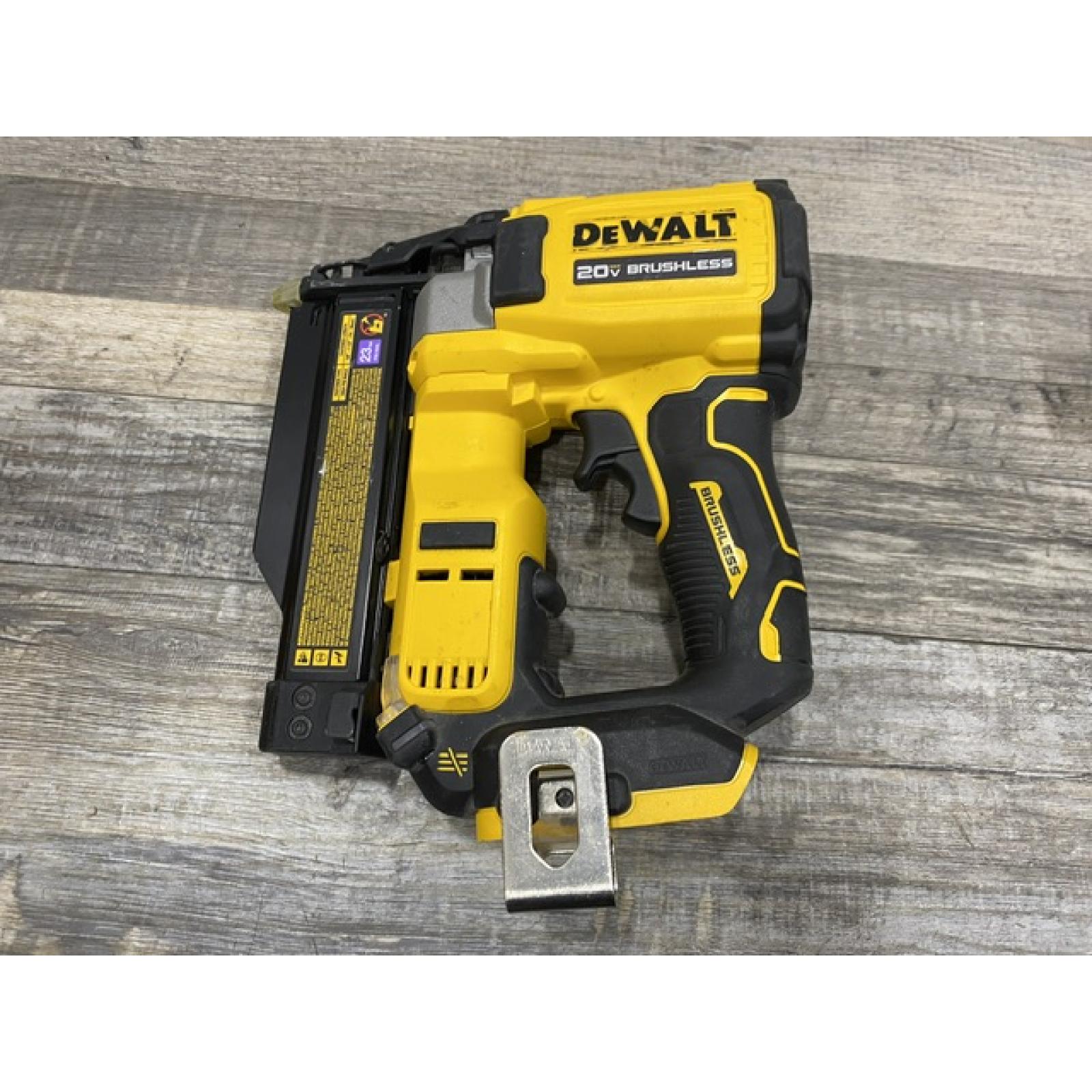 AS-IS DEWALT ATOMIC 20V MAX Lithium Ion Cordless 23 Gauge Pin Nailer Kit