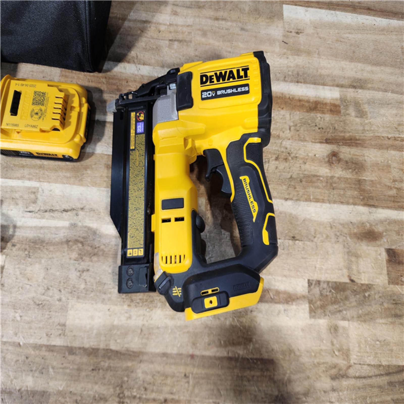HOUSTON LOCATION - AS - IS DEWALT ATOMIC 20V MAX Lithium Ion Cordless 23 Gauge Pin Nailer Kit