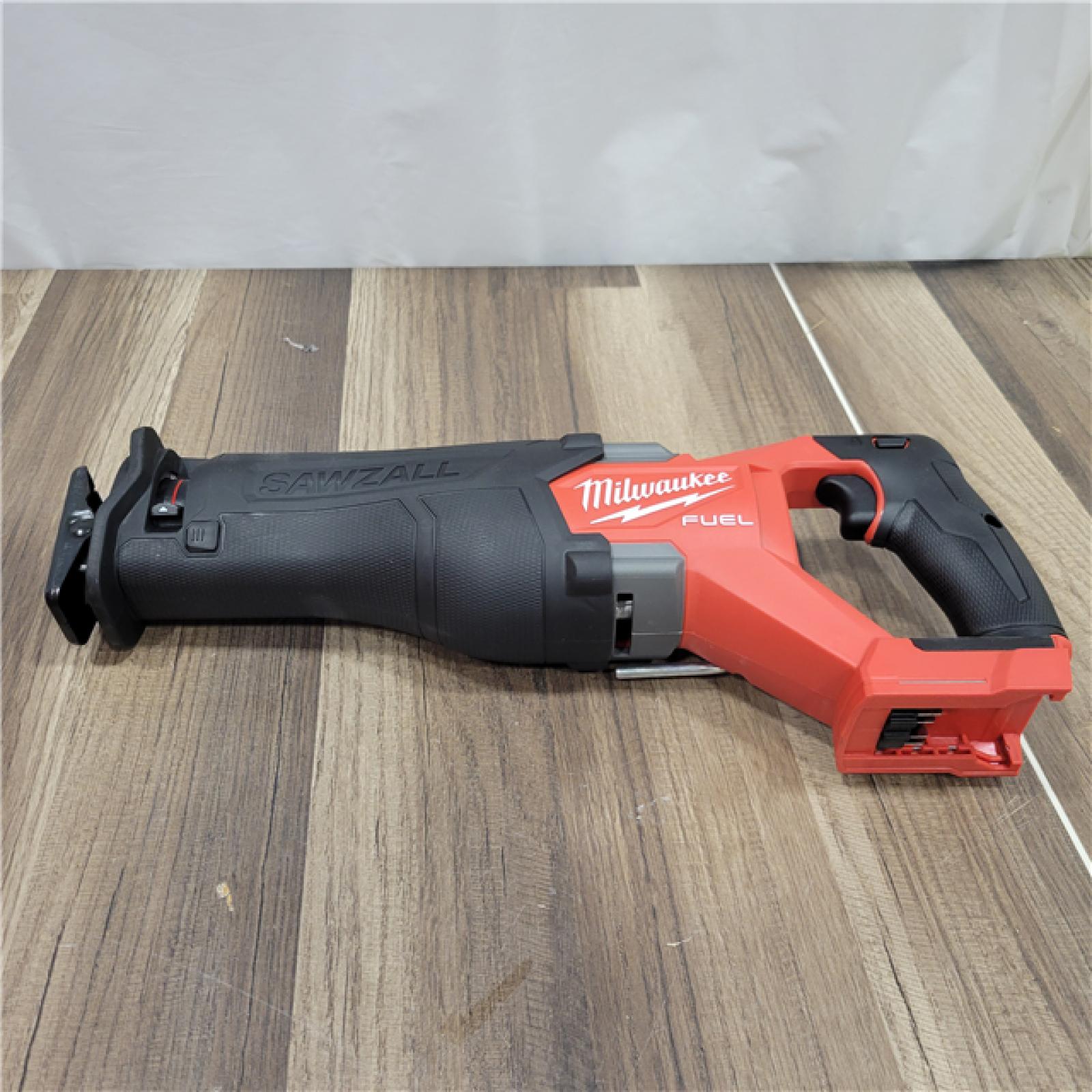 AS-IS  MILWAUKEE M18 FUEL 18V Lithium-Ion Brushless Cordless SAWZALL Reciprocating Saw Kit W/one 5.0 Ah Batteries, Charger and Case