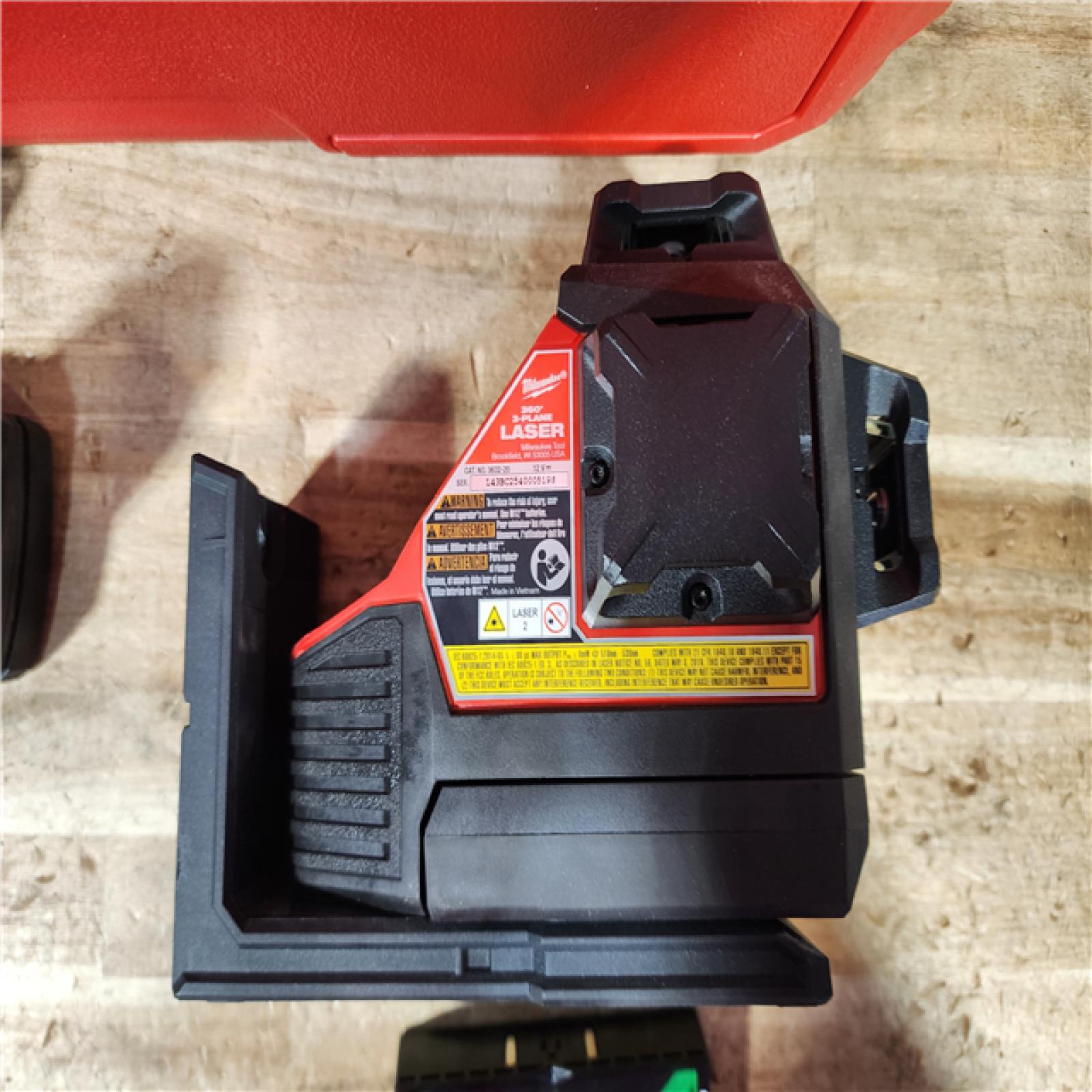HOUSTON LOCATION - AS - IS Milwaukee 12-Volt Lithium-Ion Cordless Green 250 ft. 3-Plane Laser Level Kit