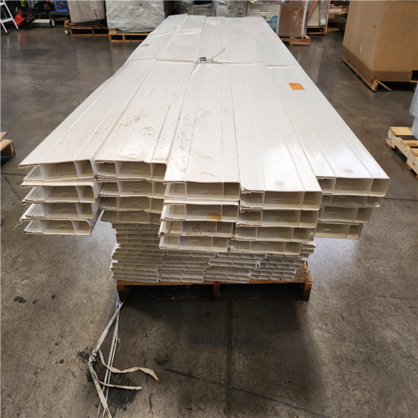 Phoenix Location AS-IS Veranda Linden 6 ft. H x 8 ft. W White Privacy Vinyl Fence Panel (Unassembled) Pallet