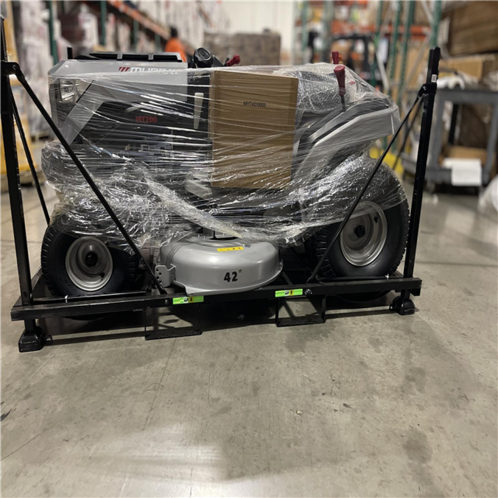 DALLAS LOCATION - Murray MT200 42 in. 19.0 HP 540cc EX1900 Series Briggs and Stratton Engine Automatic Gas Riding Lawn Tractor Mower