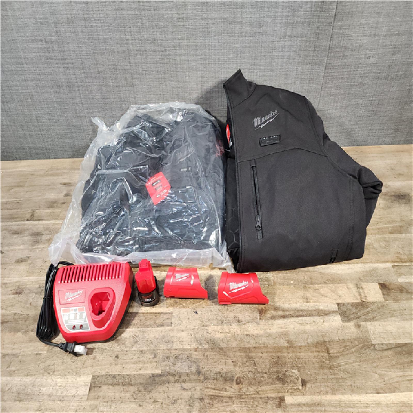 HOUSTON LOCATION - AS-IS MILWAUKEE 2 HEATED CLOTHING COMBO KIT