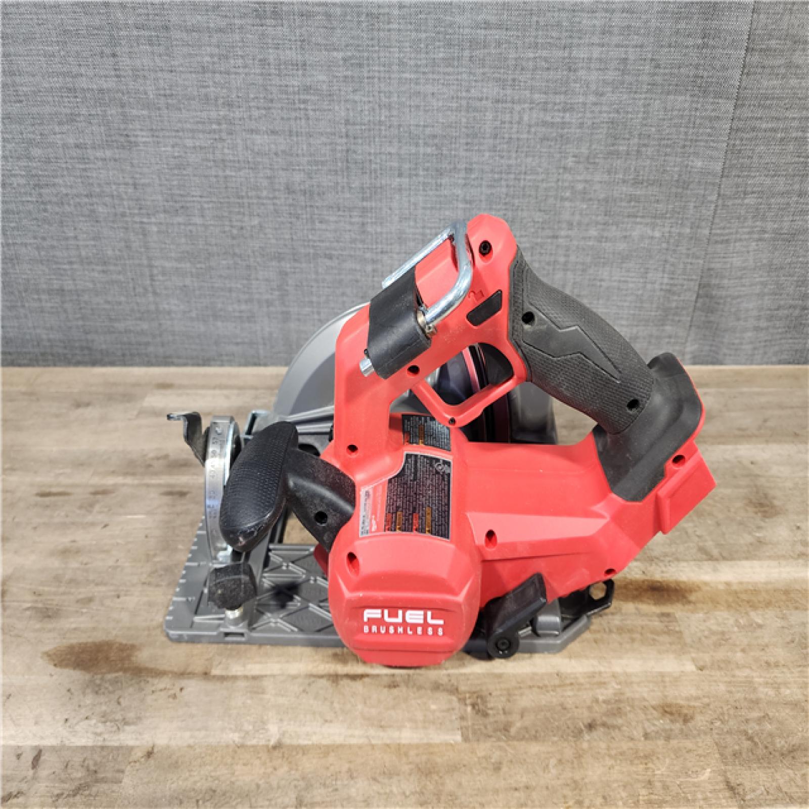 HOUSTON LOCATION - AS-IS Milwaukee M18 FUEL 7-1/4 Inch Circular Saw (Bare Tool)